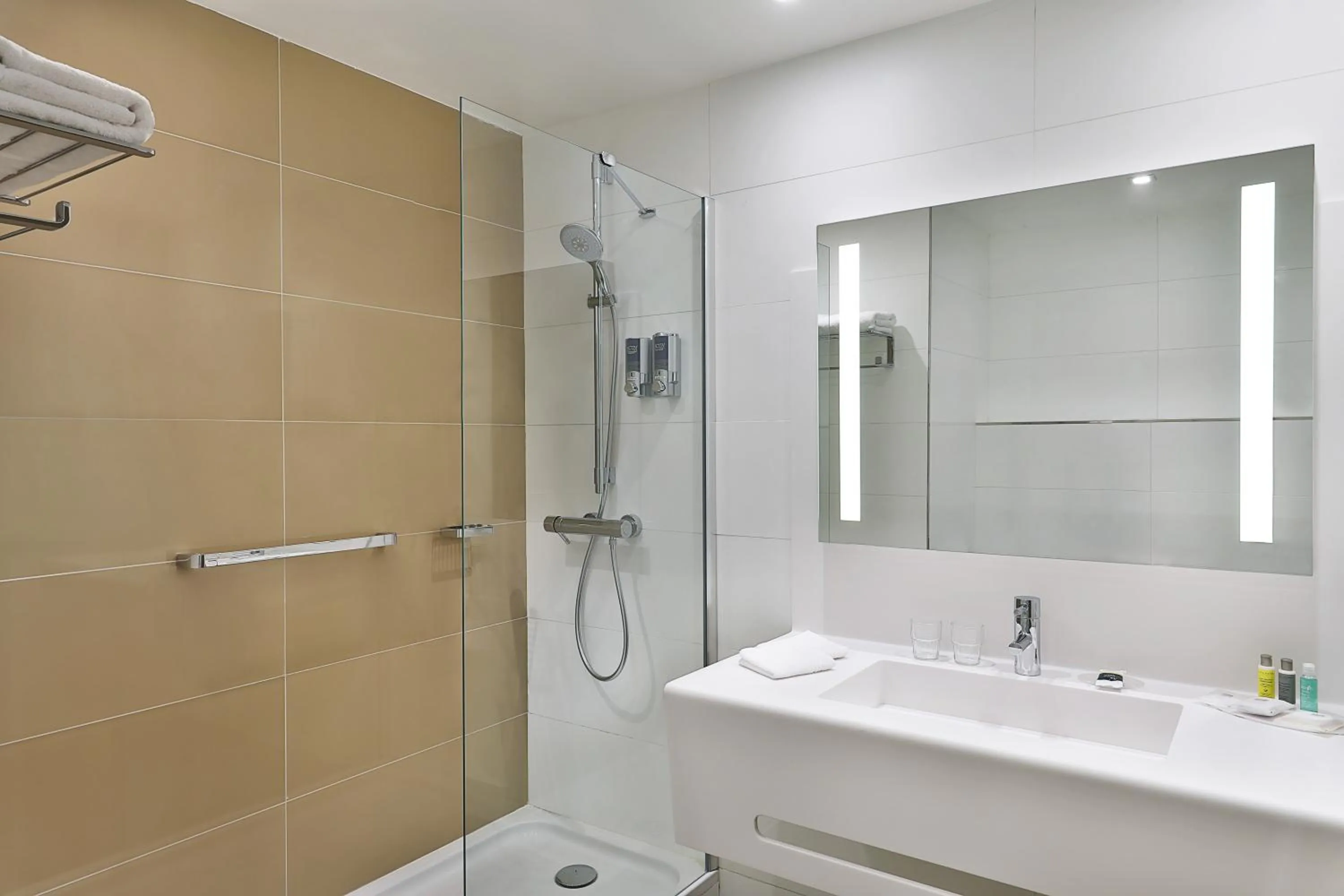 Shower in Park Mall Hotel & Conference Center