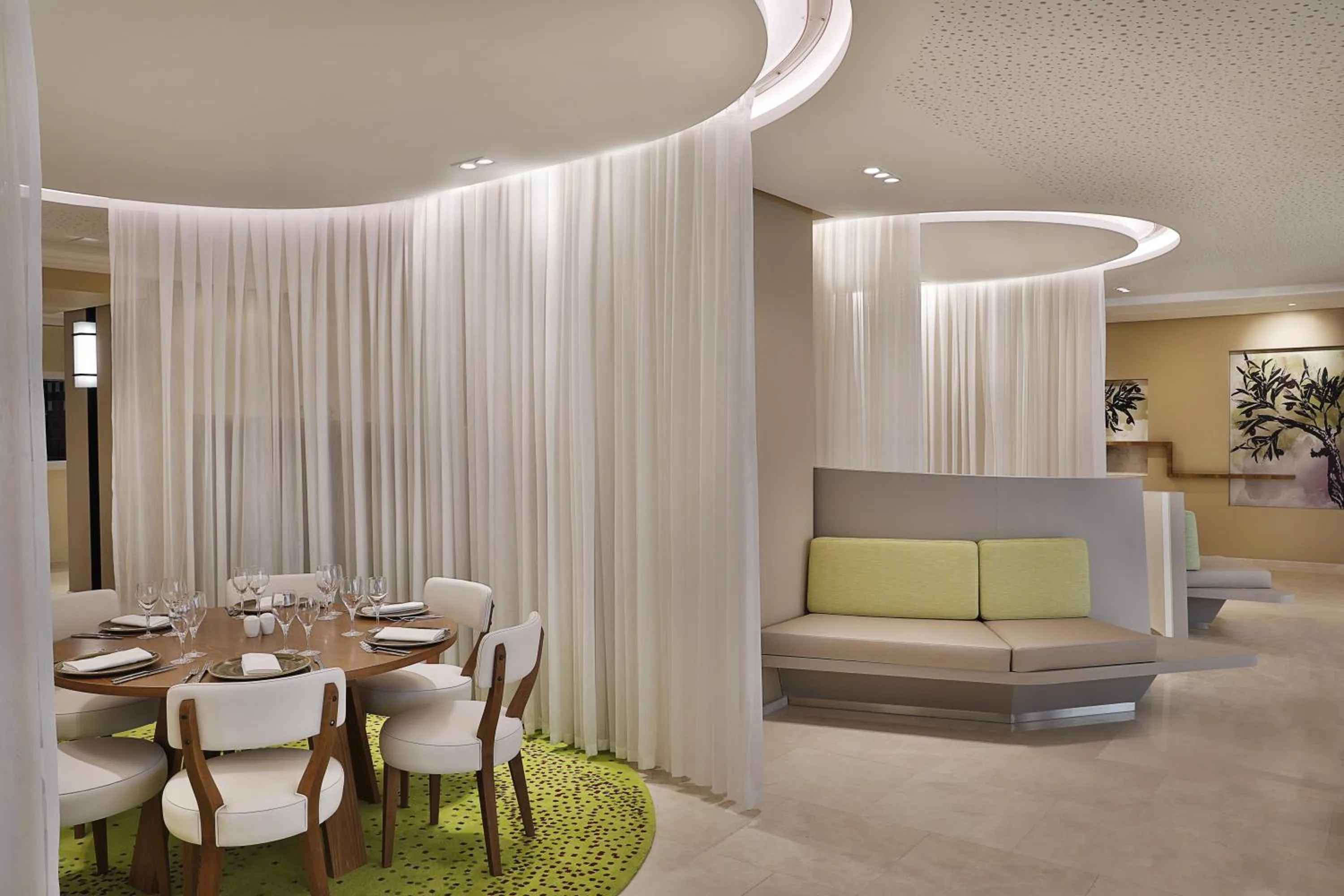 Restaurant/places to eat in Park Mall Hotel & Conference Center