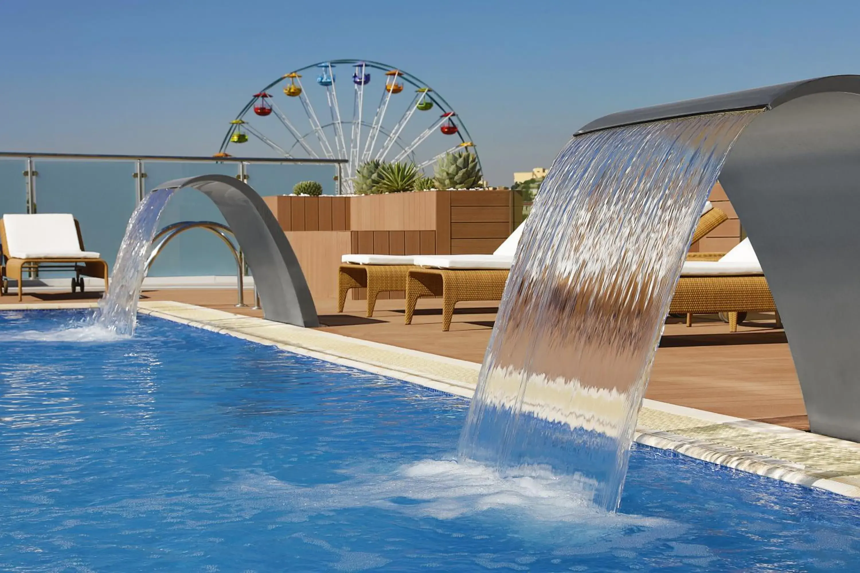 Swimming pool in Park Mall Hotel & Conference Center Swimming pool in Park Mall Hotel & Conference Center