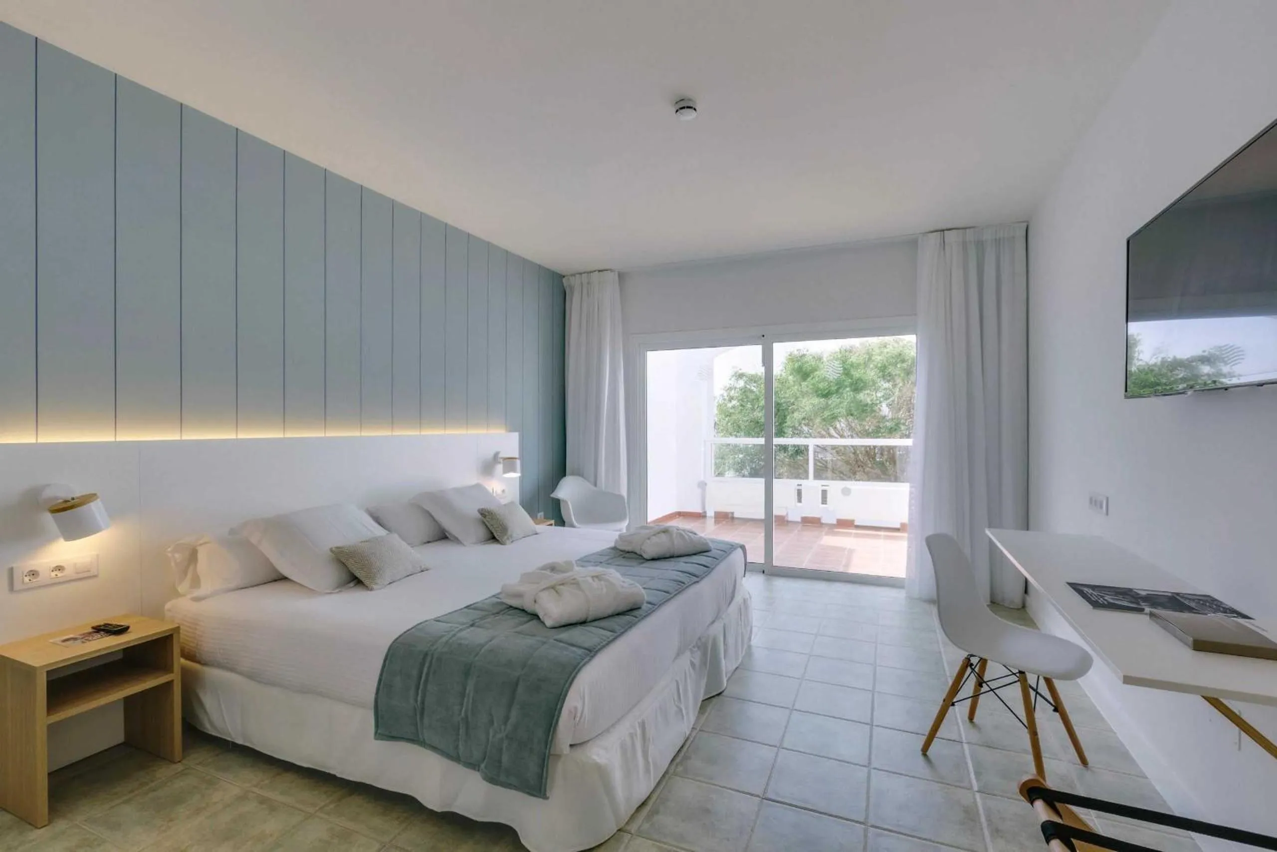 Balcony/Terrace, Bed in Alua Village Fuerteventura - All Inclusive