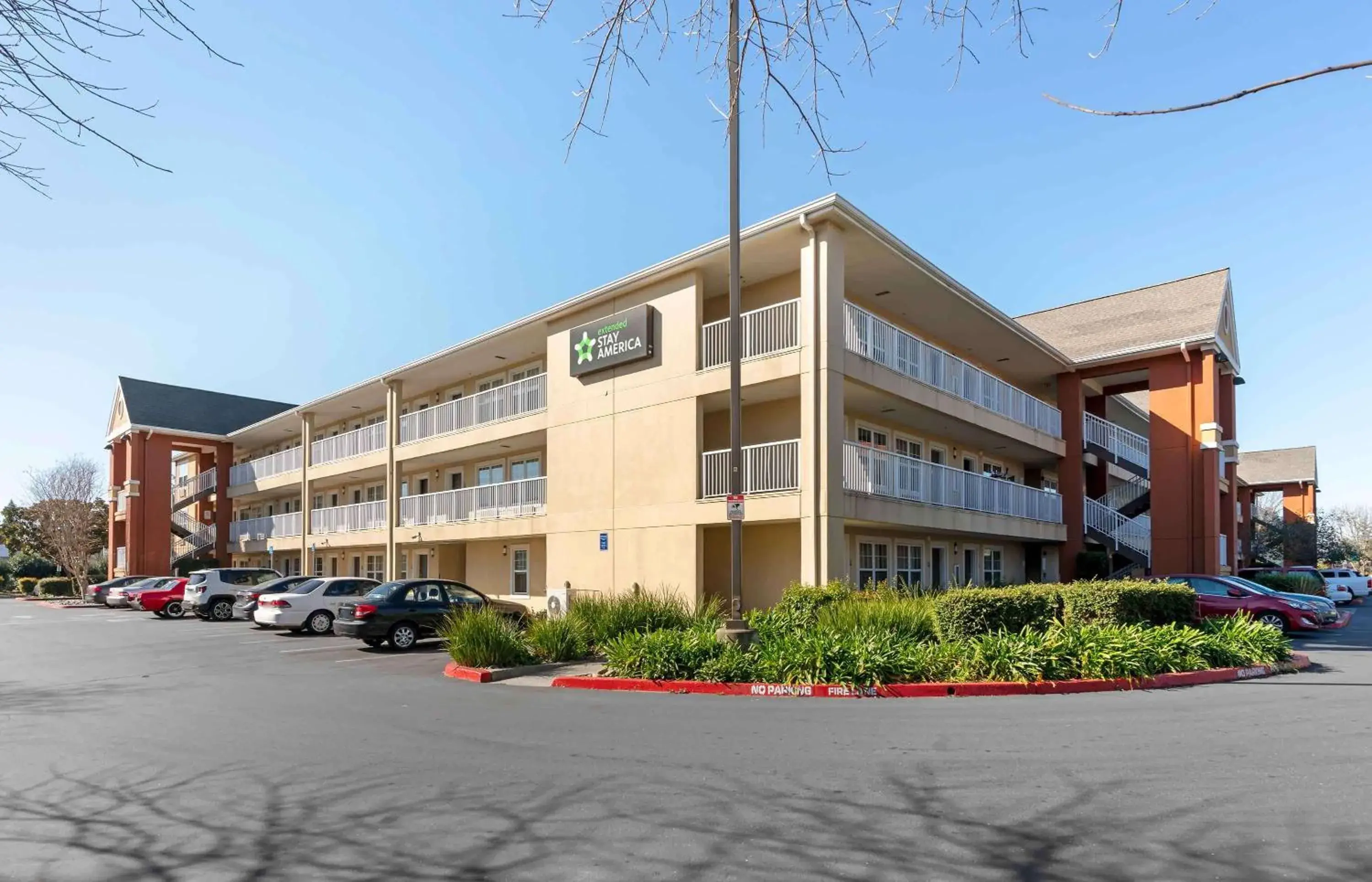 Property building in Extended Stay America Suites - Sacramento - White Rock Rd Property building in Extended Stay America Suites - Sacramento - White Rock Rd