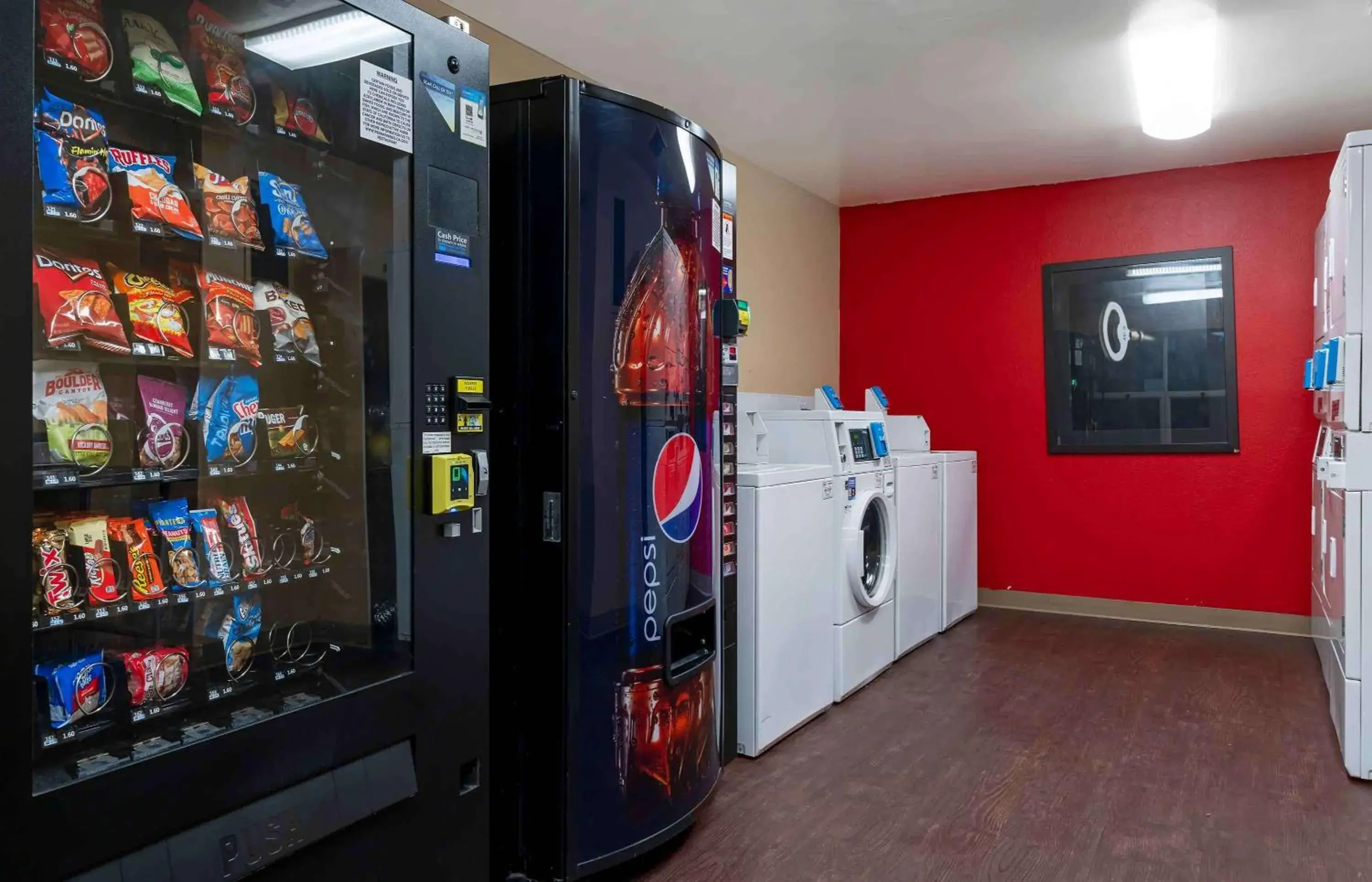 Property building in Extended Stay America Suites - Sacramento - White Rock Rd Property building in Extended Stay America Suites - Sacramento - White Rock Rd