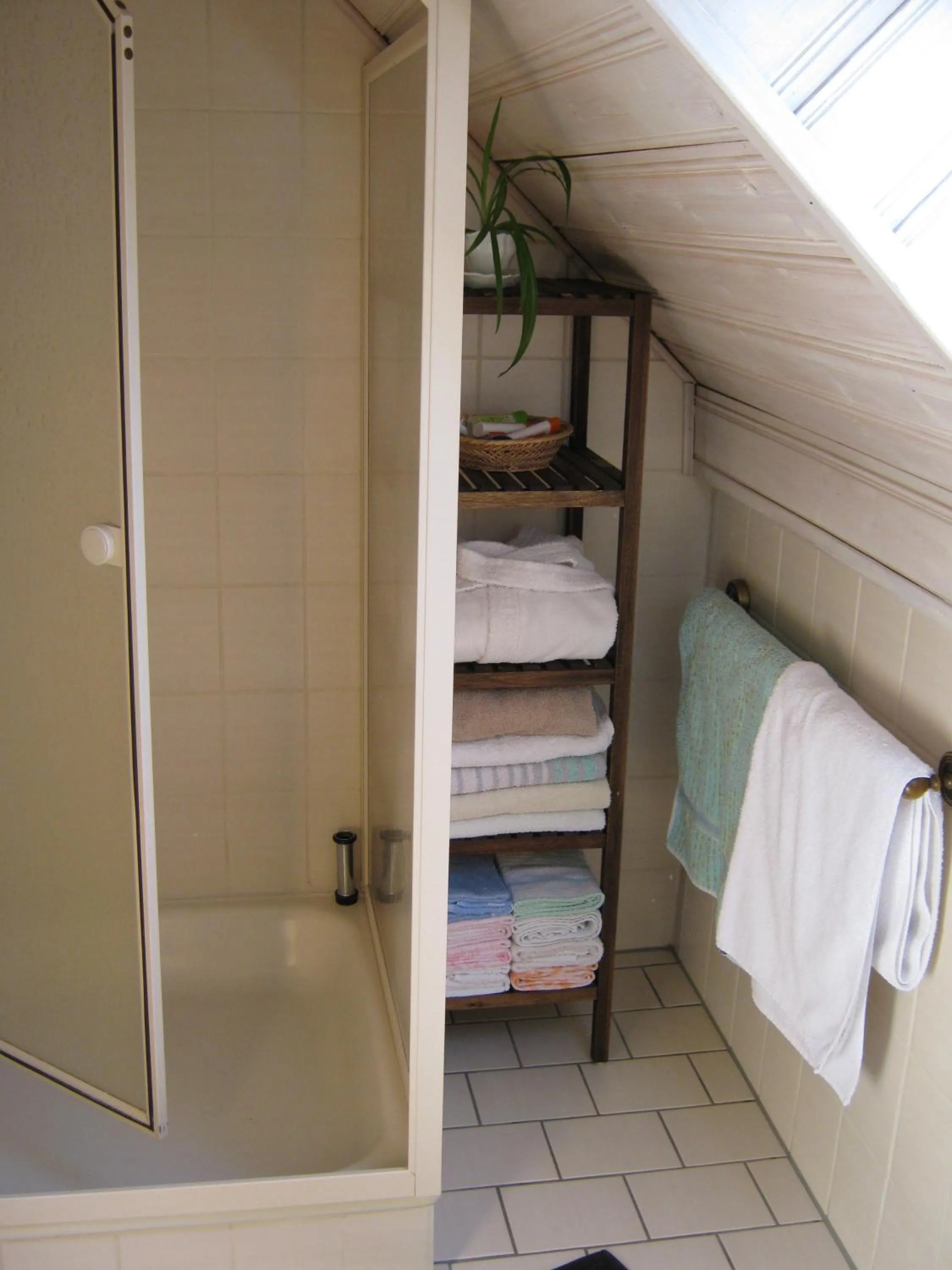 Bathroom, Bed in Stierstall-Suite Pension Wahlenau