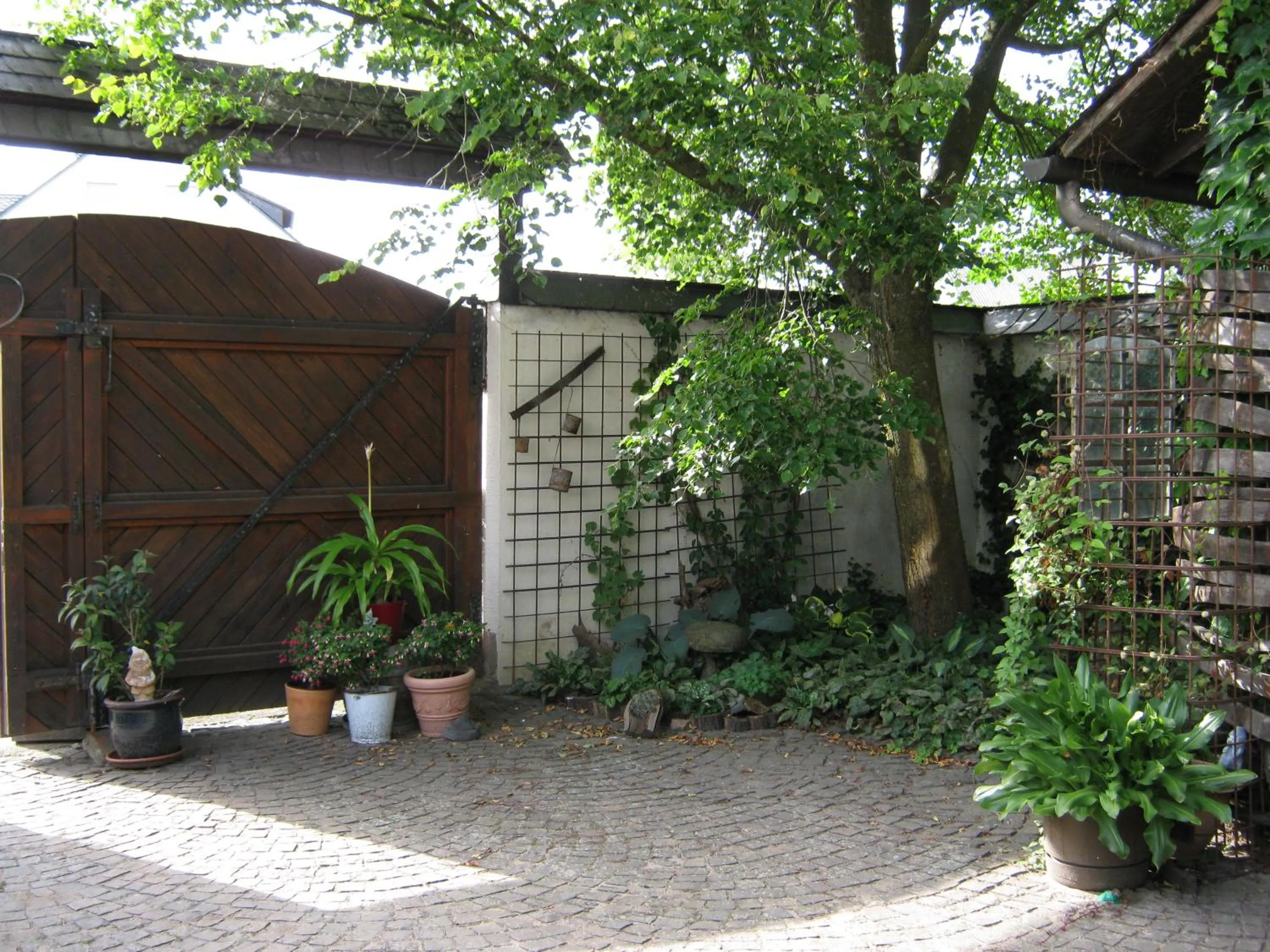 Garden in Stierstall-Suite Pension Wahlenau