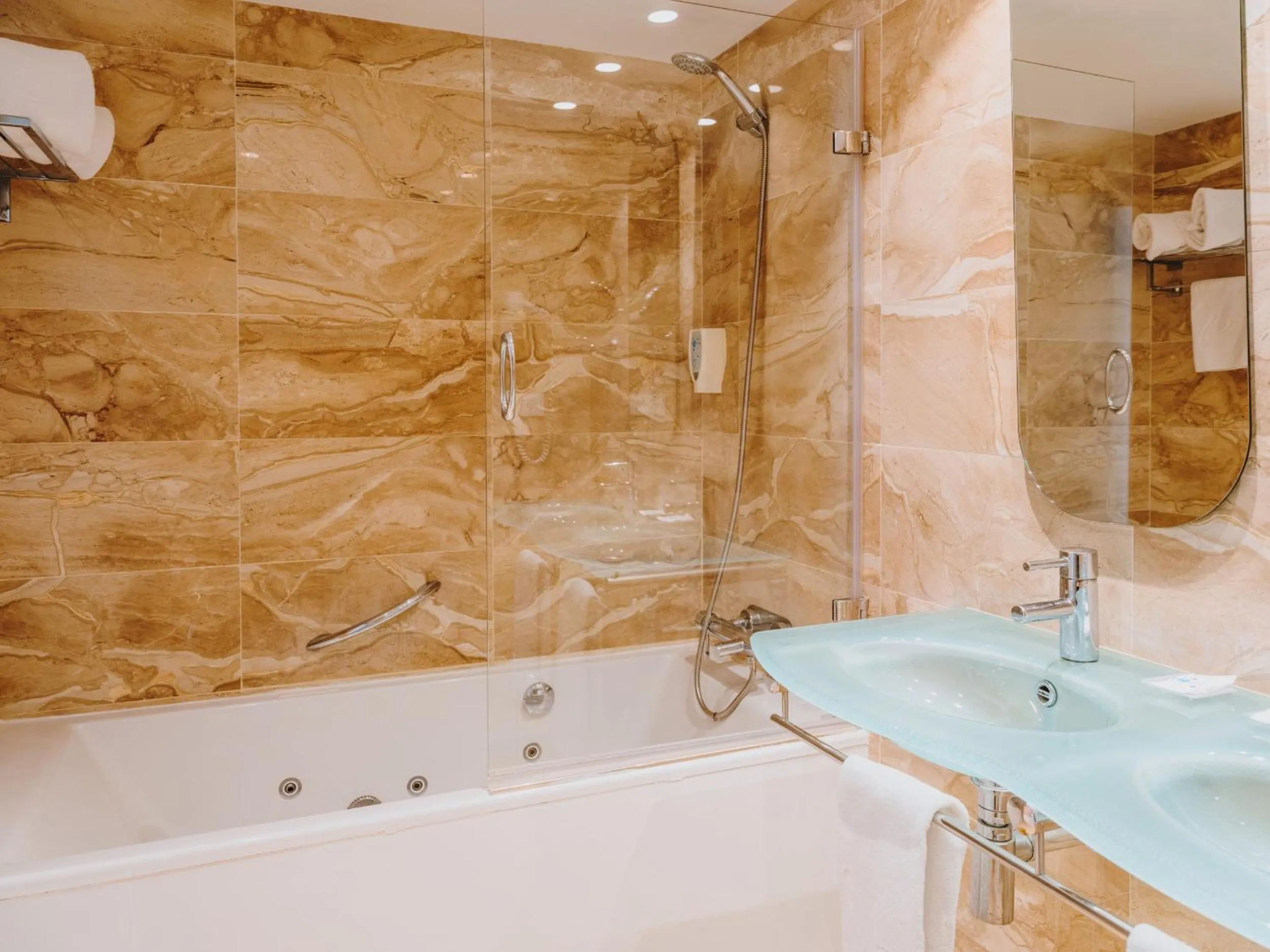 Hot Tub in Grupotel Playa Camp de Mar - Adults Only