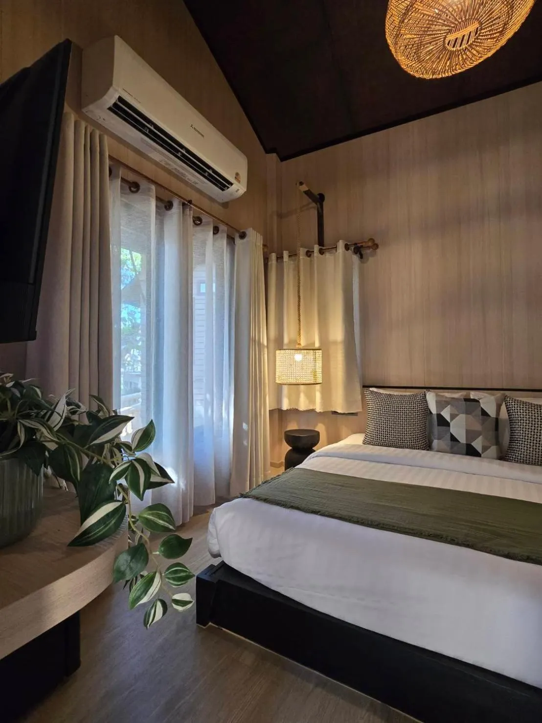 Bed in Cocohut Beach Resort Koh Phangan