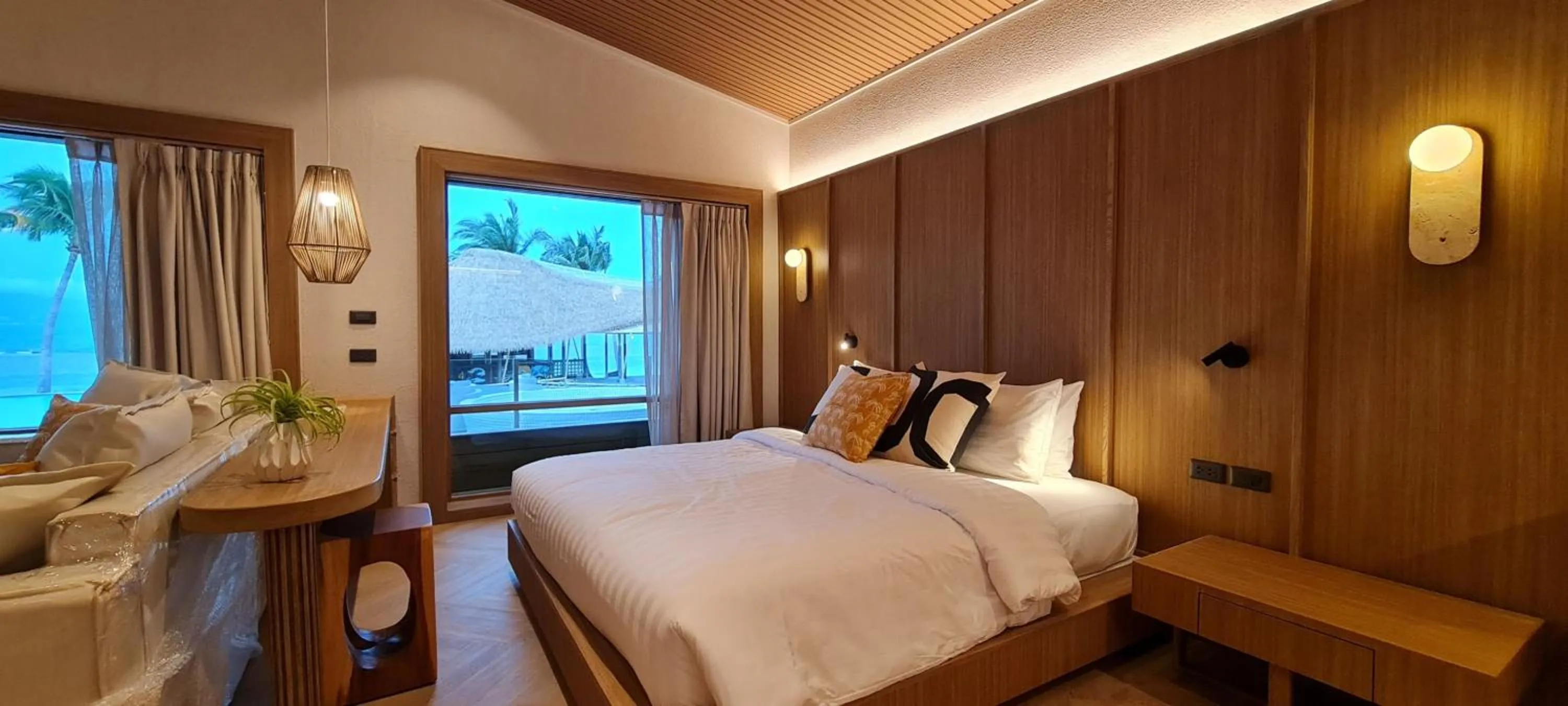 Bed in Cocohut Beach Resort Koh Phangan