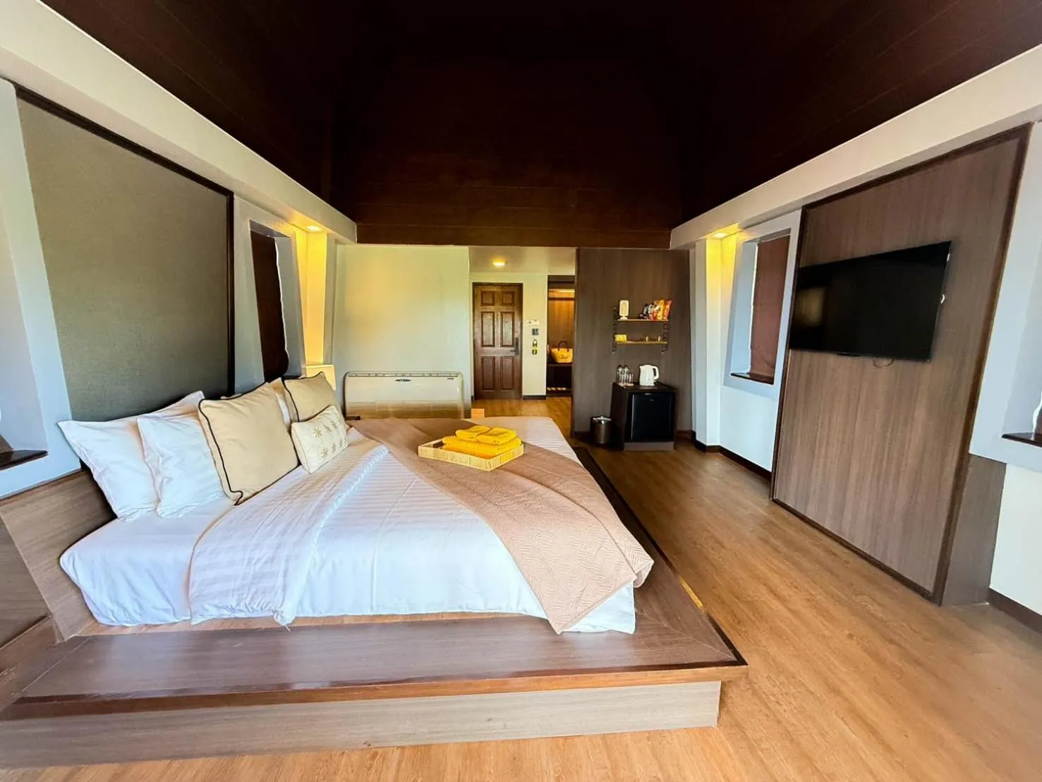 Bed in Cocohut Beach Resort Koh Phangan