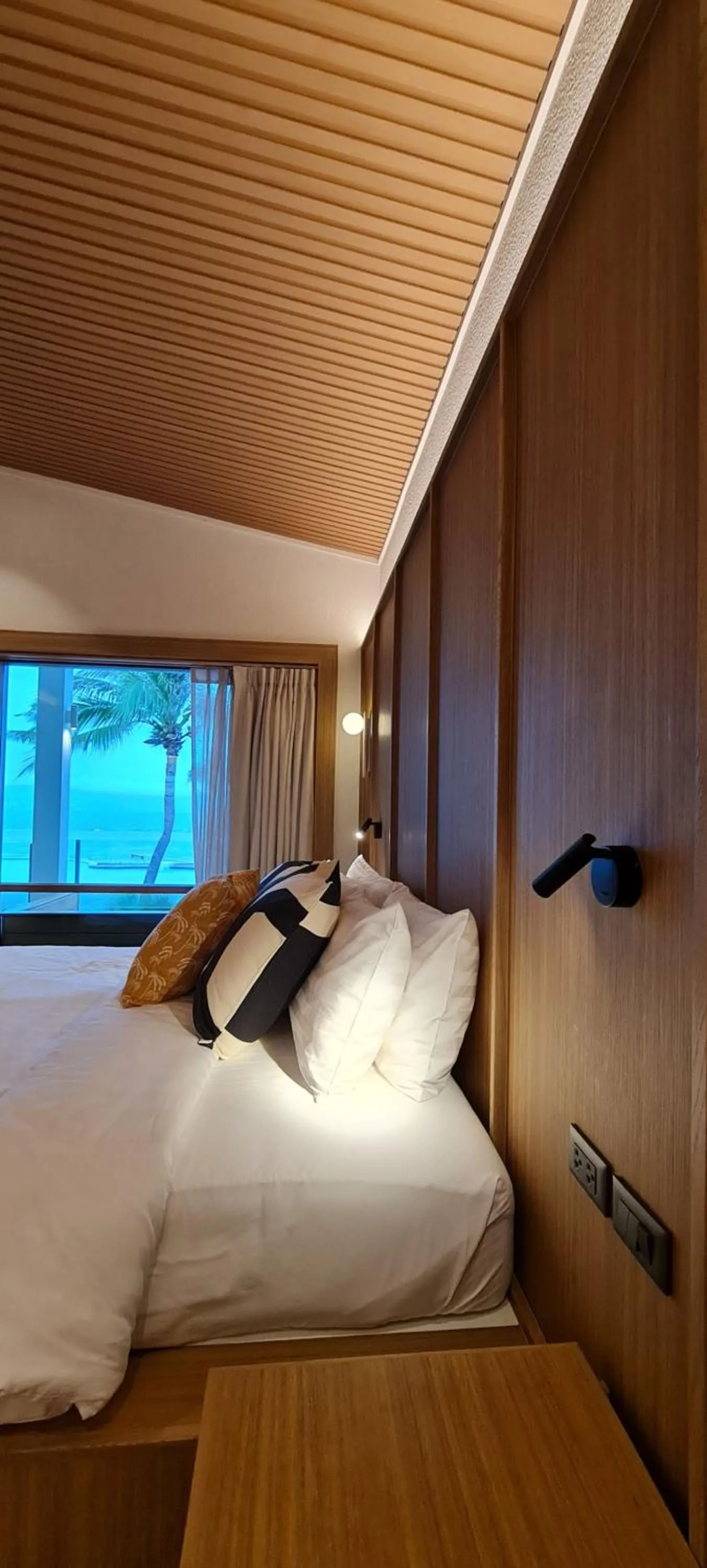 Bed in Cocohut Beach Resort Koh Phangan