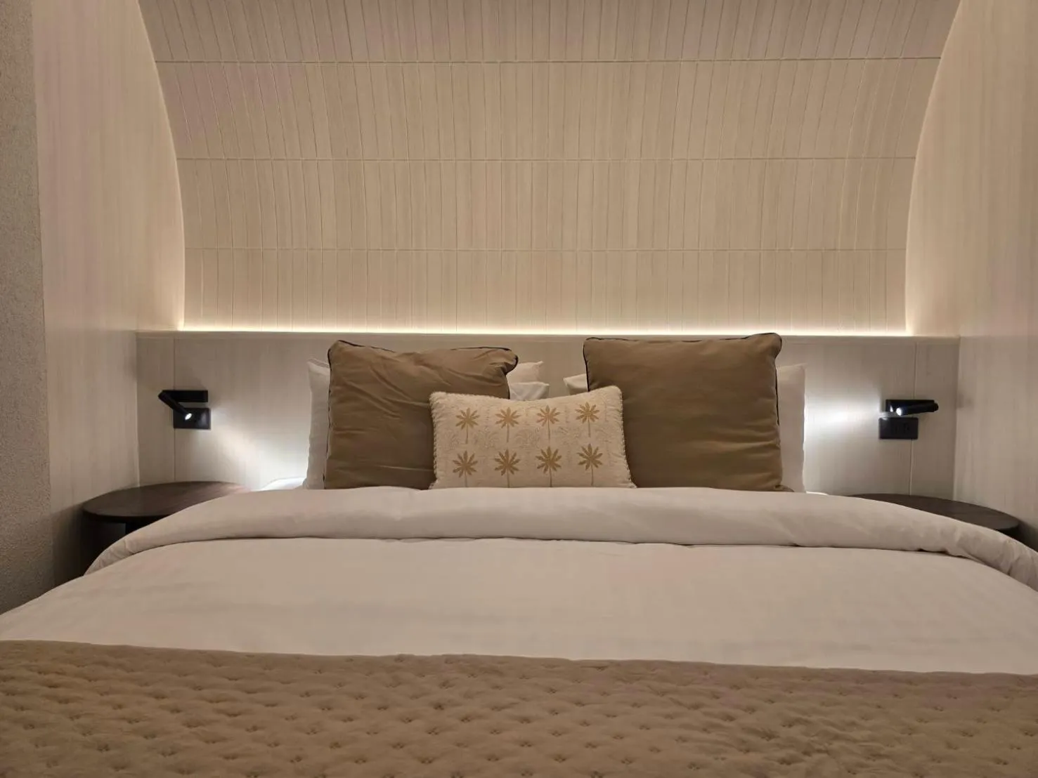 Bed in Cocohut Beach Resort Koh Phangan