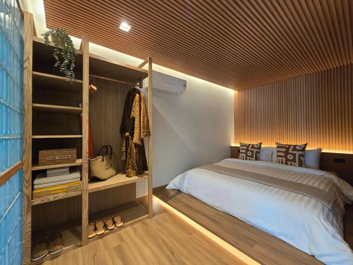 Bed in Cocohut Beach Resort Koh Phangan