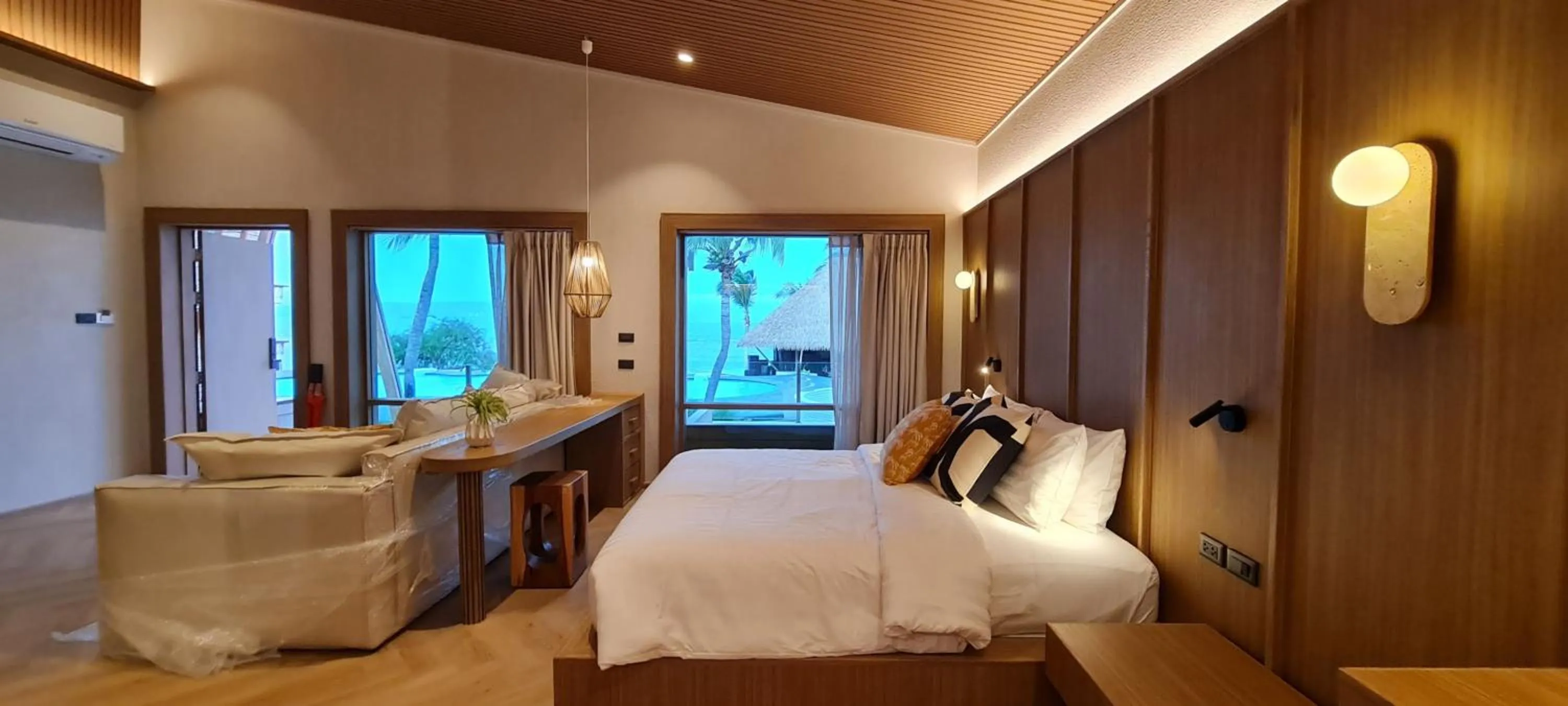 Bed in Cocohut Beach Resort Koh Phangan