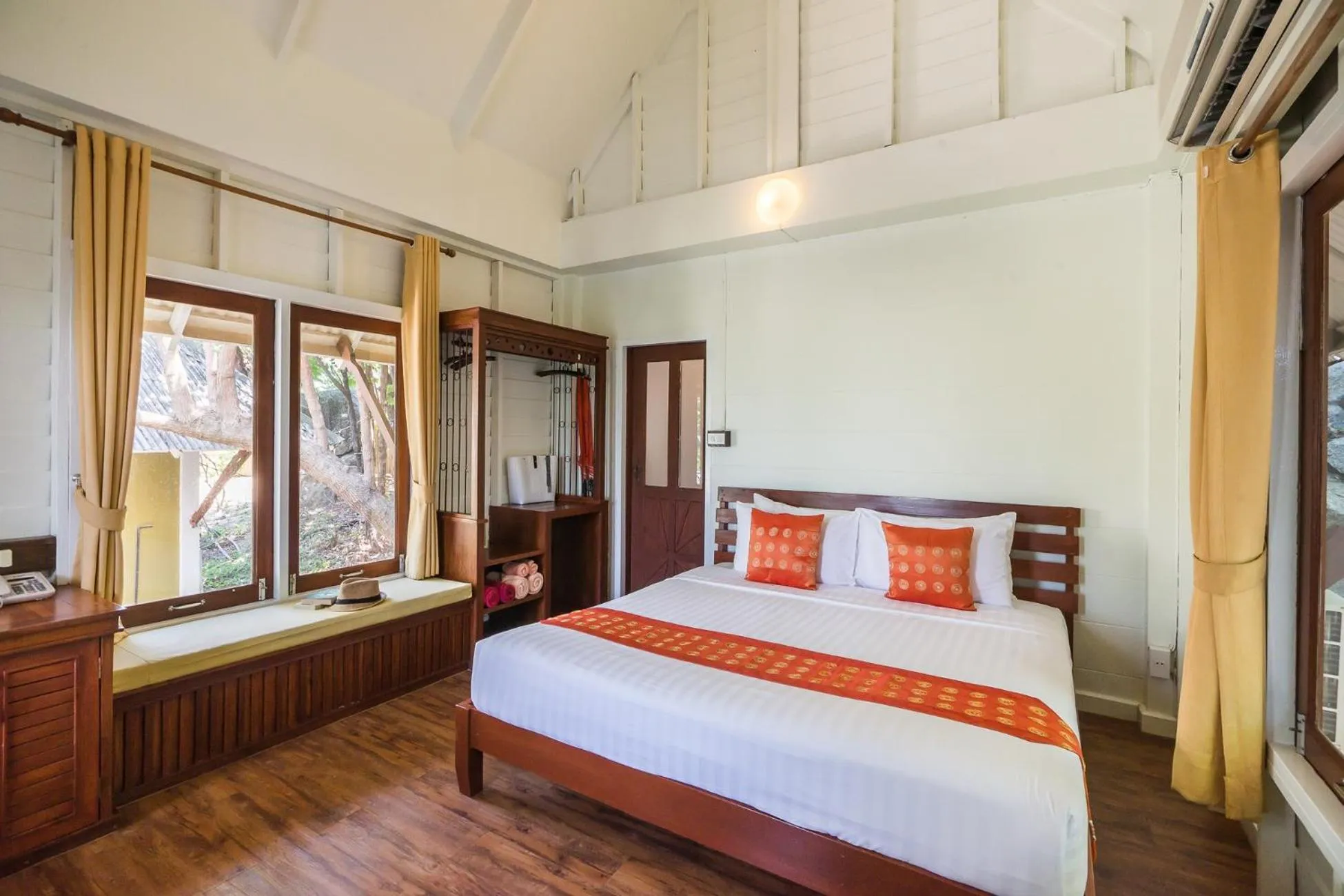 Bed in Cocohut Beach Resort Koh Phangan