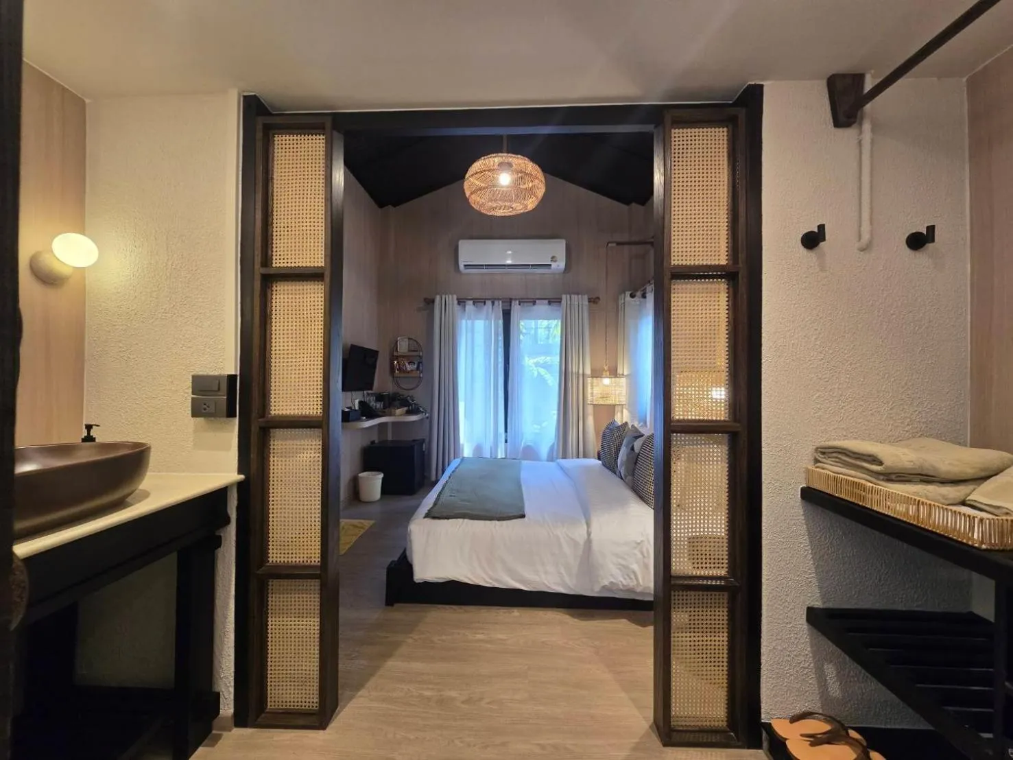 Bed in Cocohut Beach Resort Koh Phangan