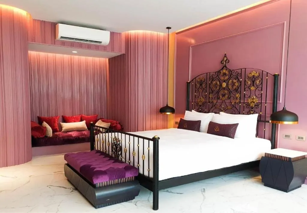 Bed in Cocohut Beach Resort Koh Phangan