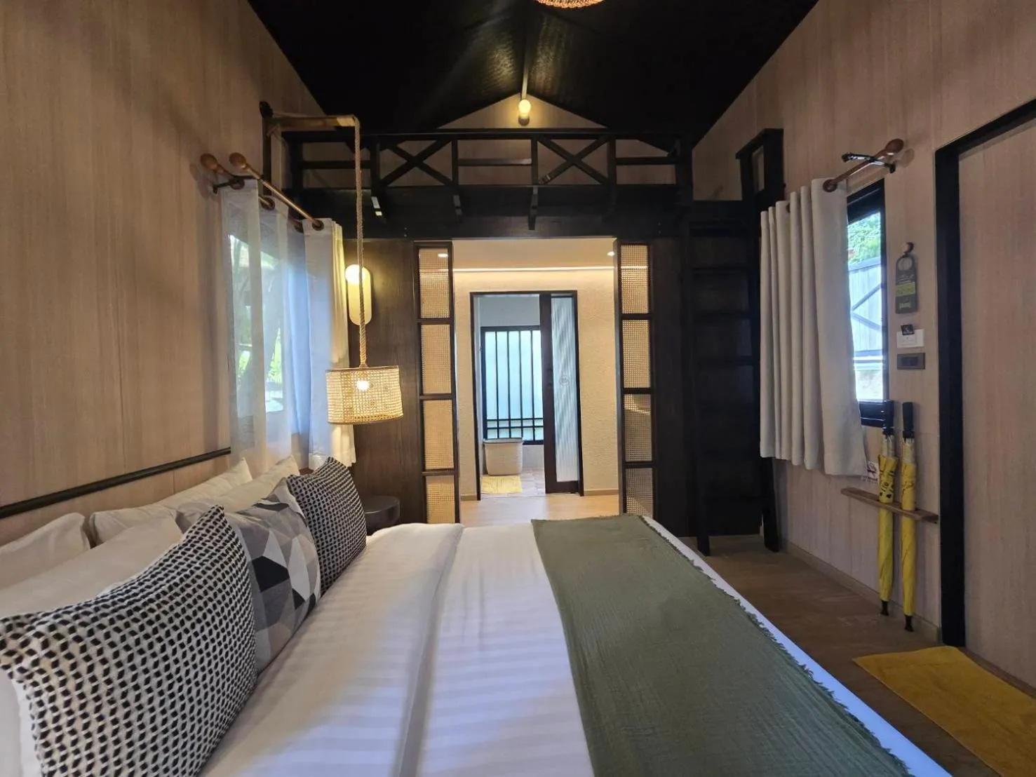 Bed in Cocohut Beach Resort Koh Phangan