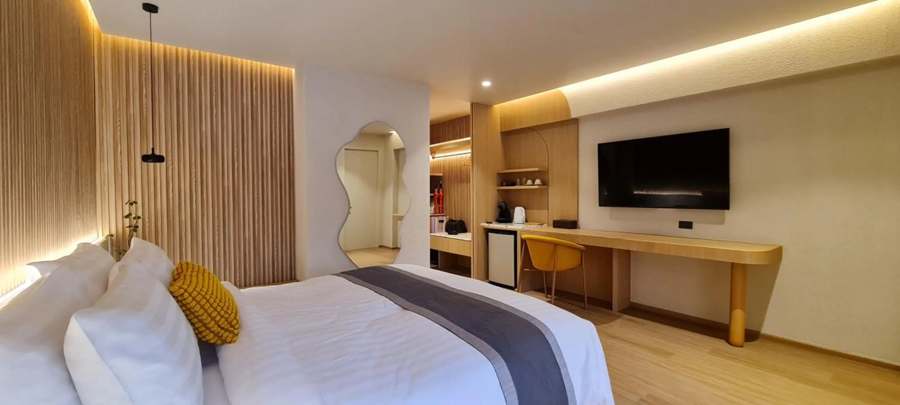 Bed in Cocohut Beach Resort Koh Phangan