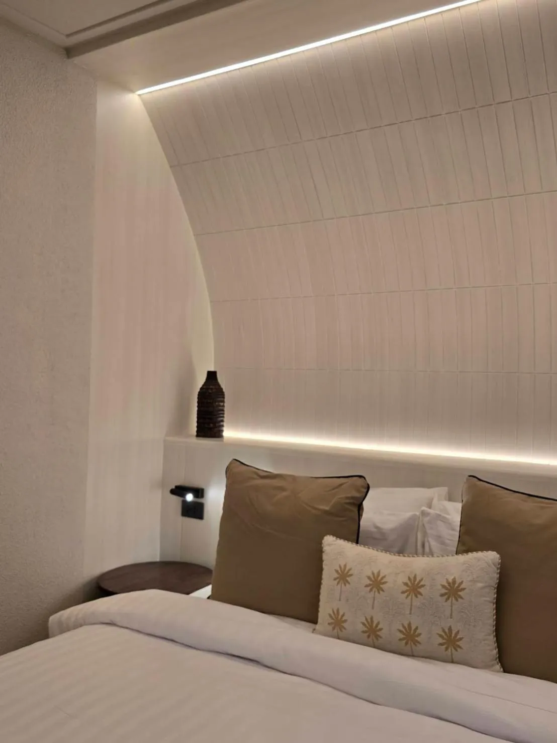 Bed in Cocohut Beach Resort Koh Phangan