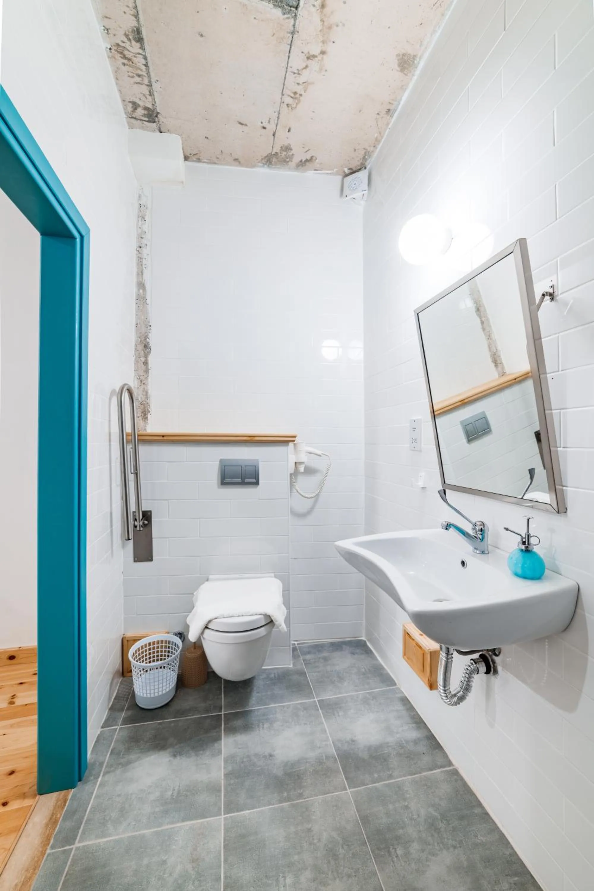 Shower in NICOSIA EAGLE EYE