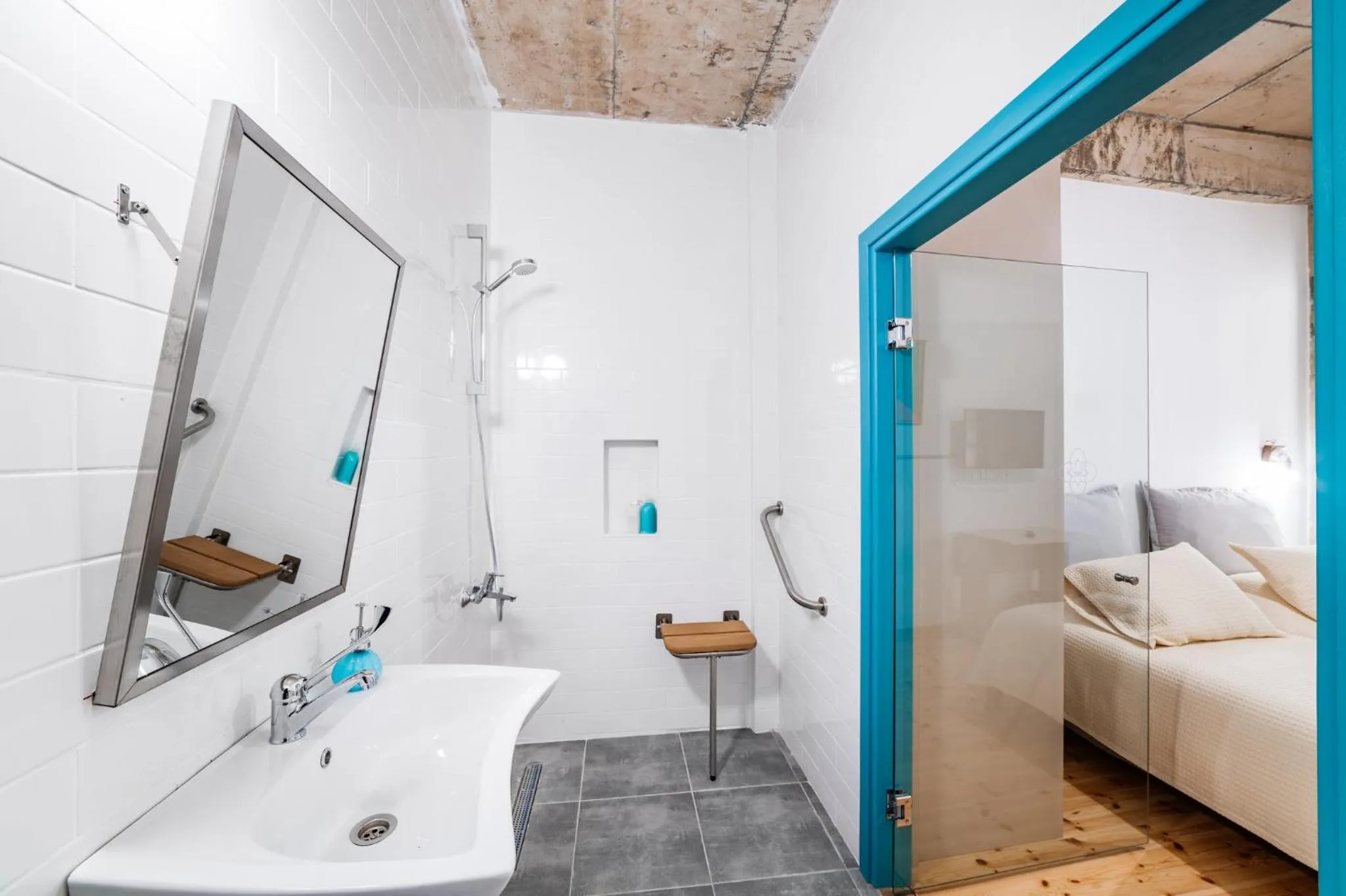 Shower, Bed in NICOSIA EAGLE EYE