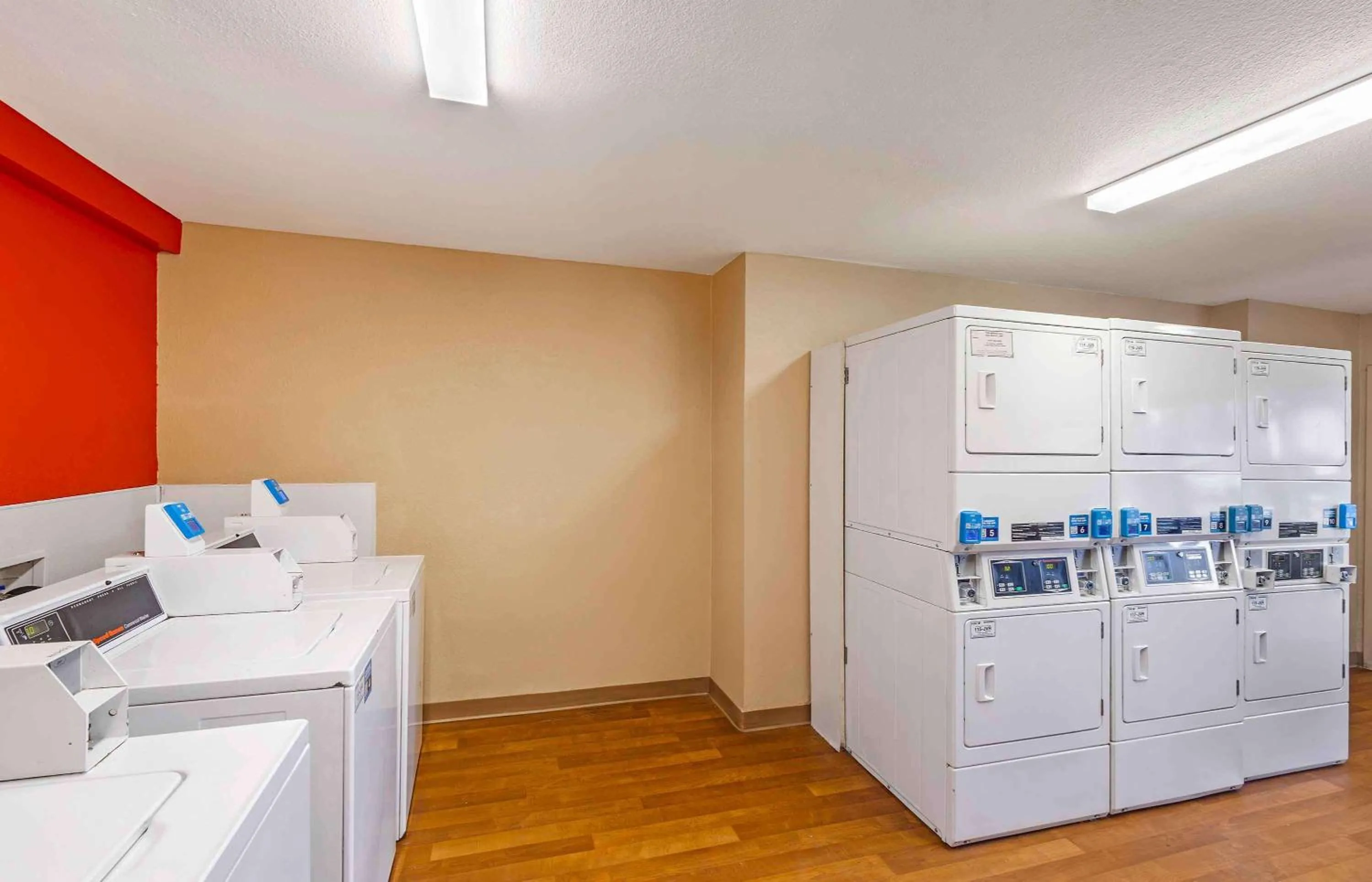 Property building in Extended Stay America Suites - Sacramento - Northgate