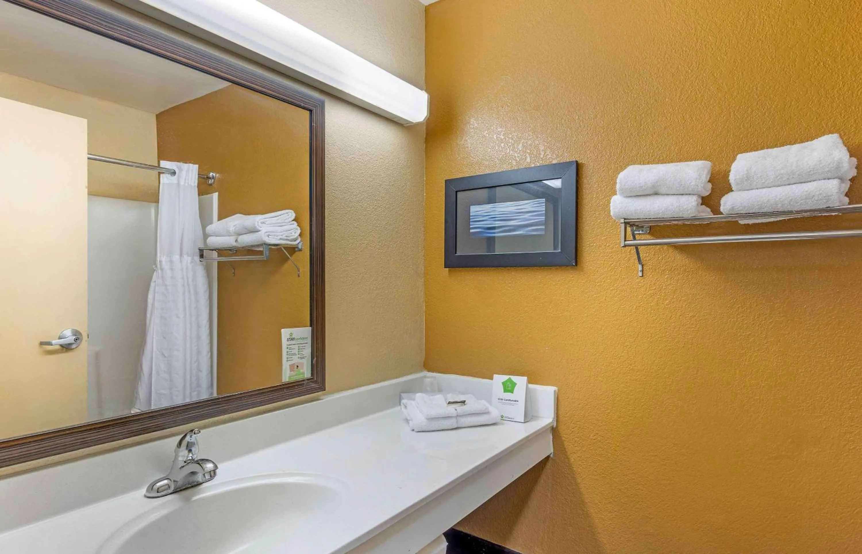 Bathroom in Extended Stay America Suites - Sacramento - Northgate