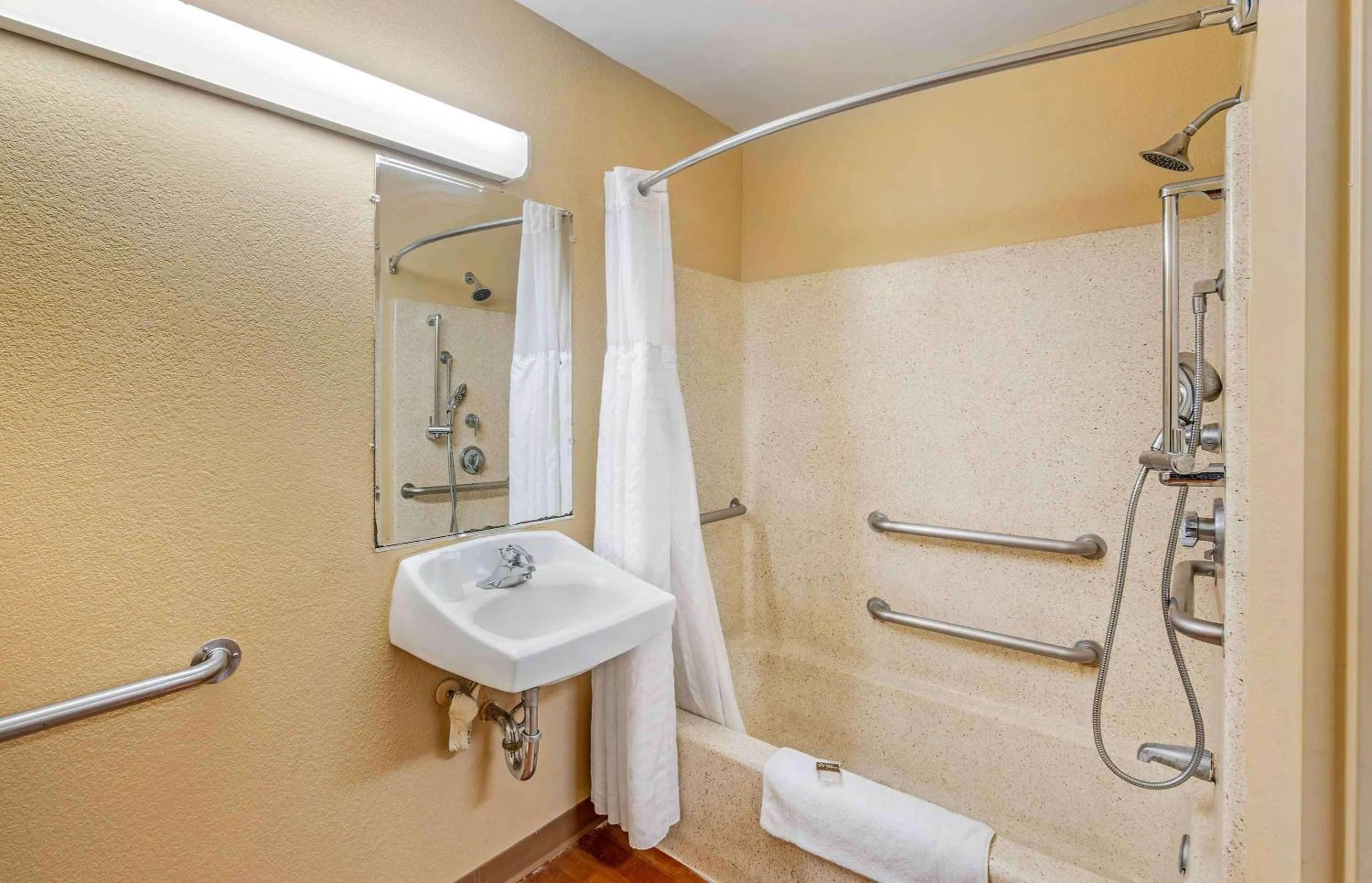 Bathroom in Extended Stay America Suites - Sacramento - Northgate