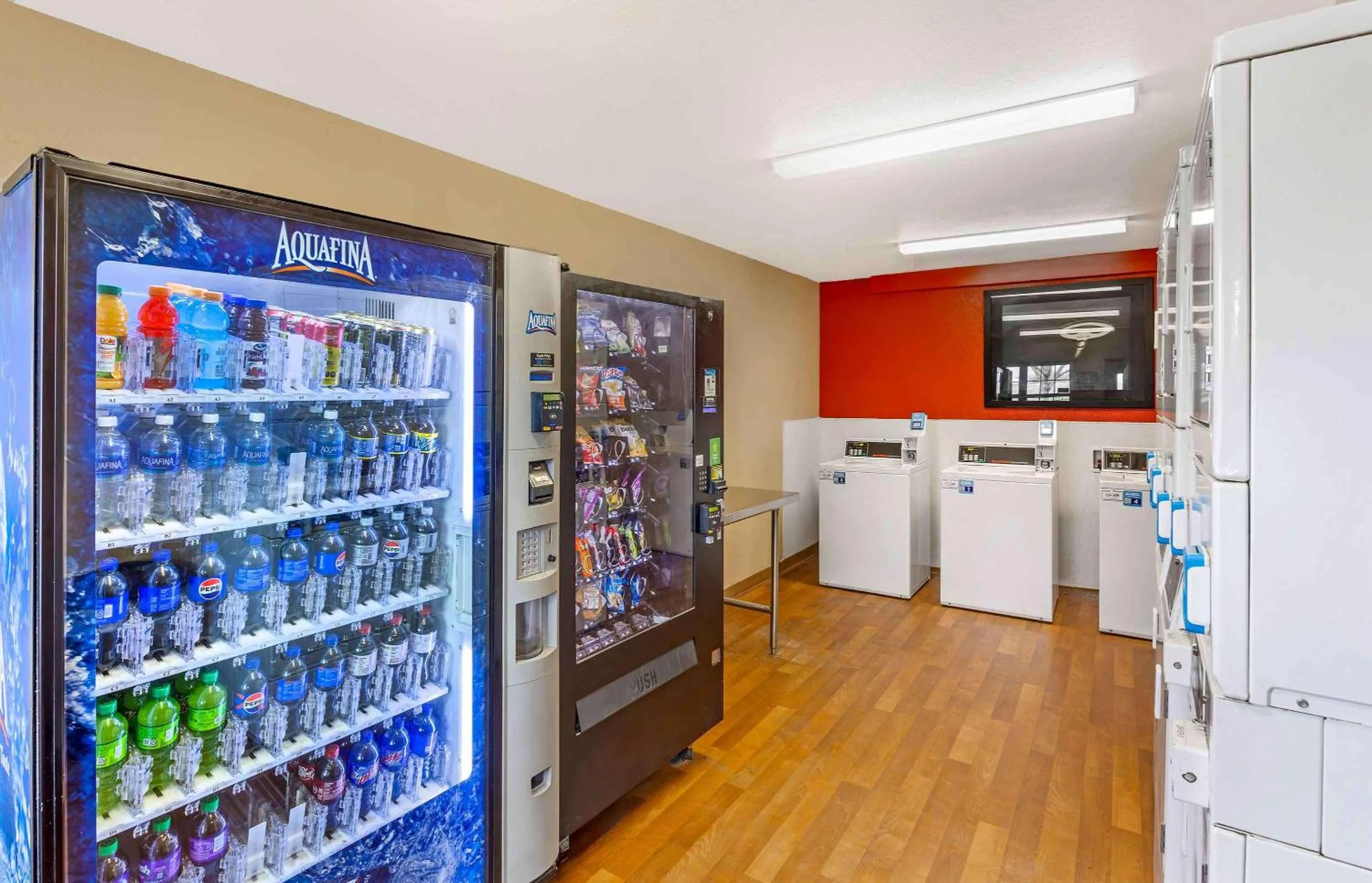 Property building in Extended Stay America Suites - Sacramento - Northgate