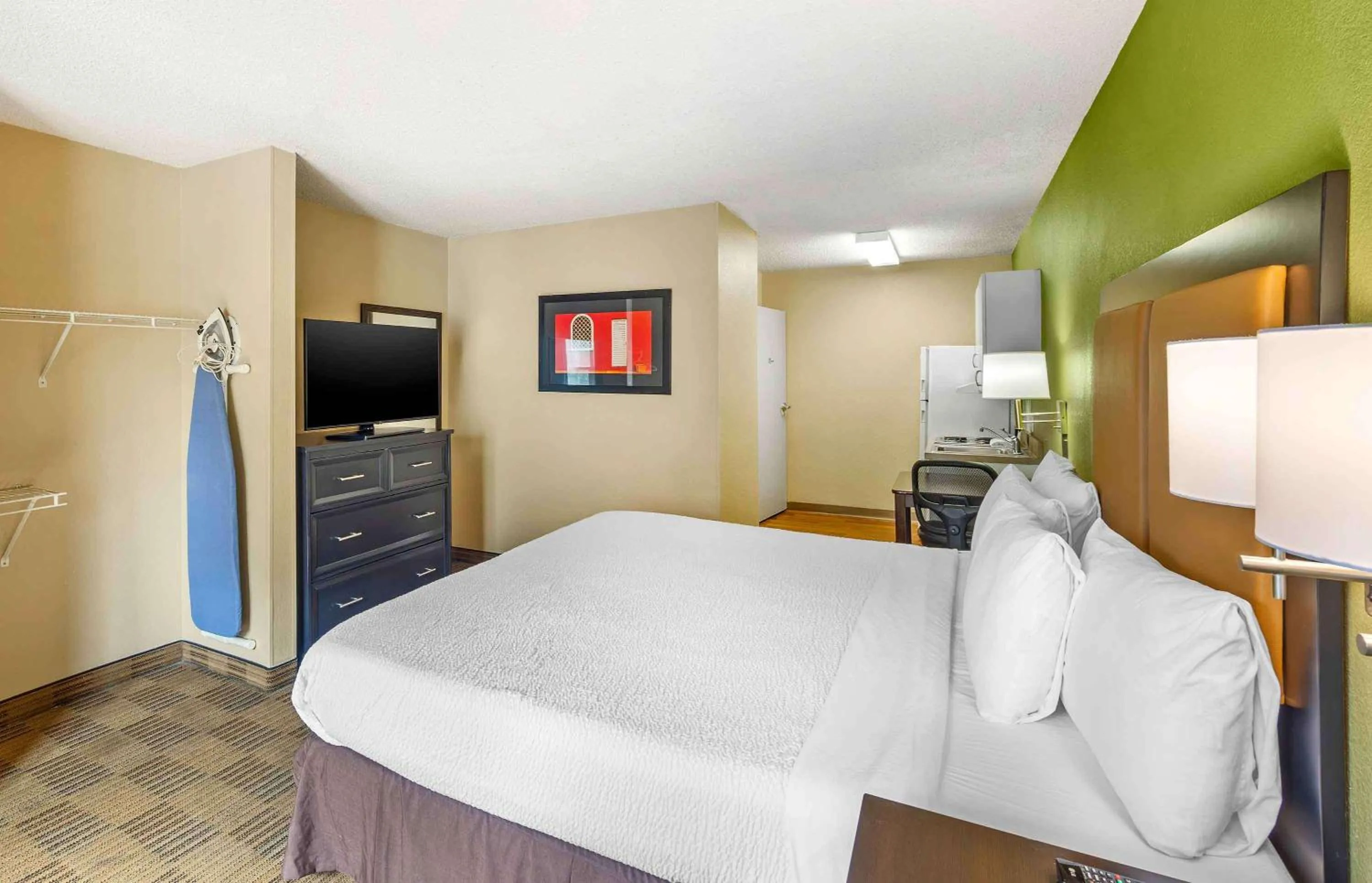 Bedroom, Bed in Extended Stay America Suites - Sacramento - Northgate