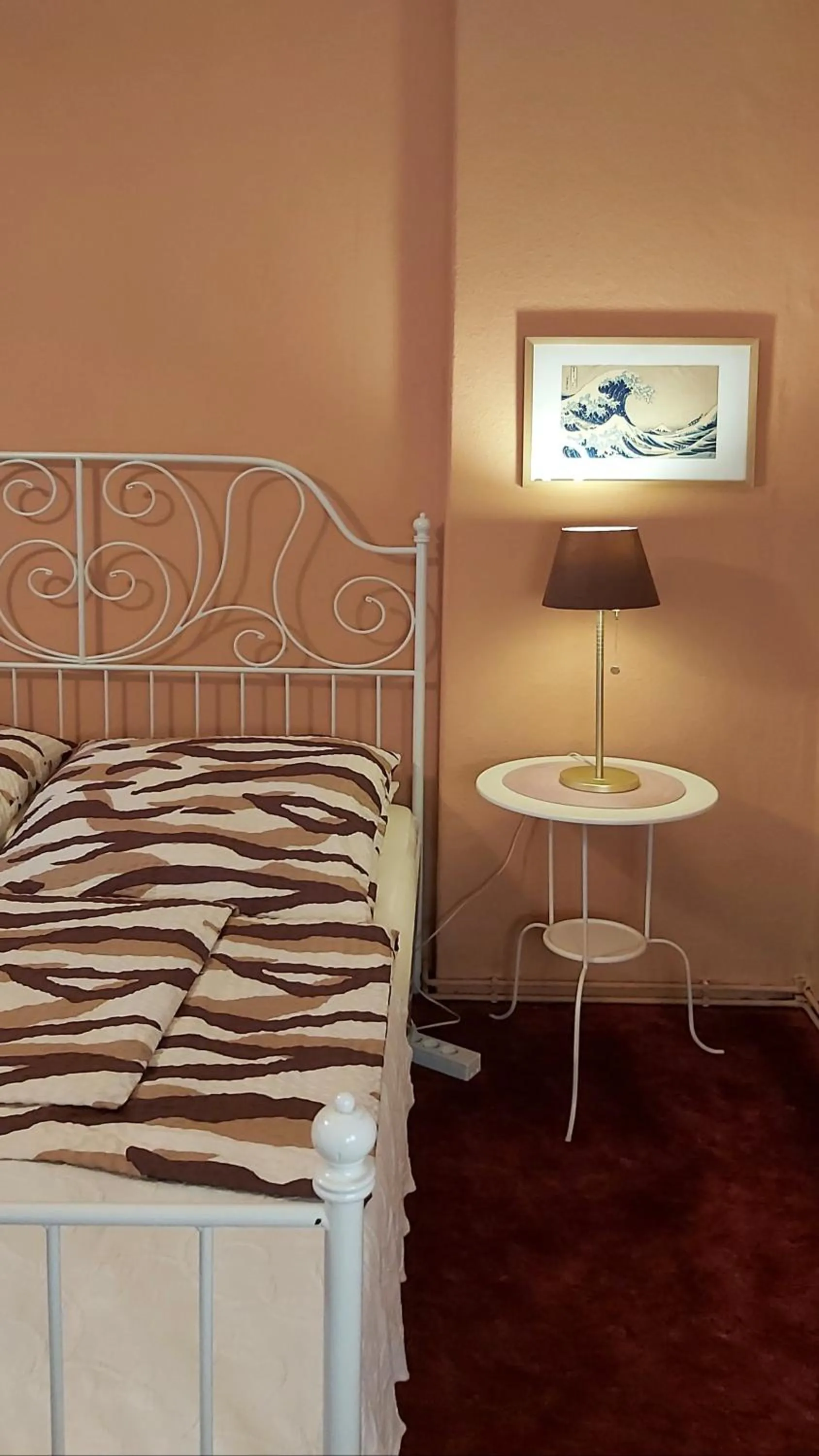 Bedroom, Bed in City-Ferienwohnungen-Dresden - zentral gelegen im Haus Louisenstrasse 11 - Dresden-Neustadt
