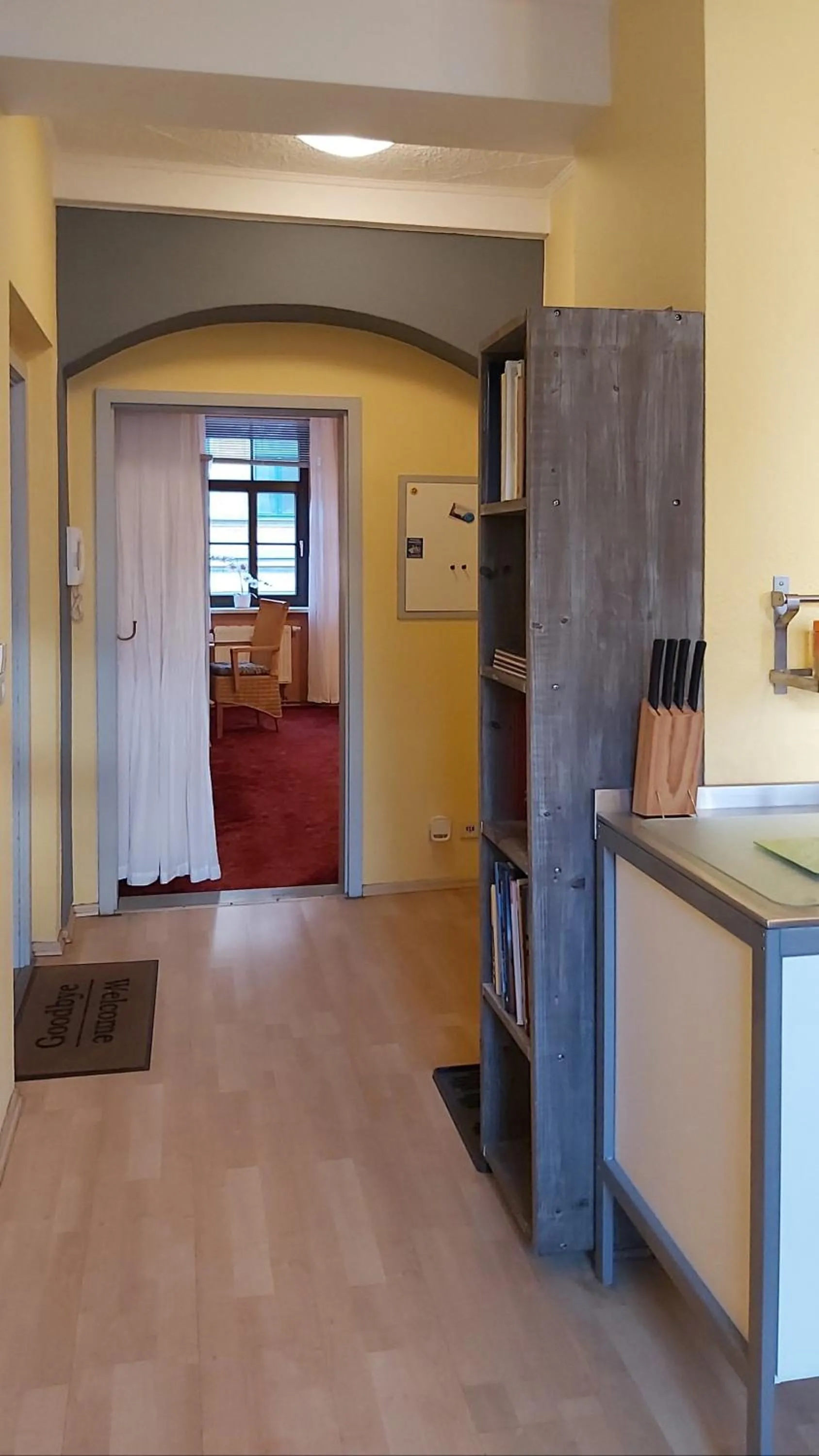 Photo of the whole room, Bed in City-Ferienwohnungen-Dresden - zentral gelegen im Haus Louisenstrasse 11 - Dresden-Neustadt