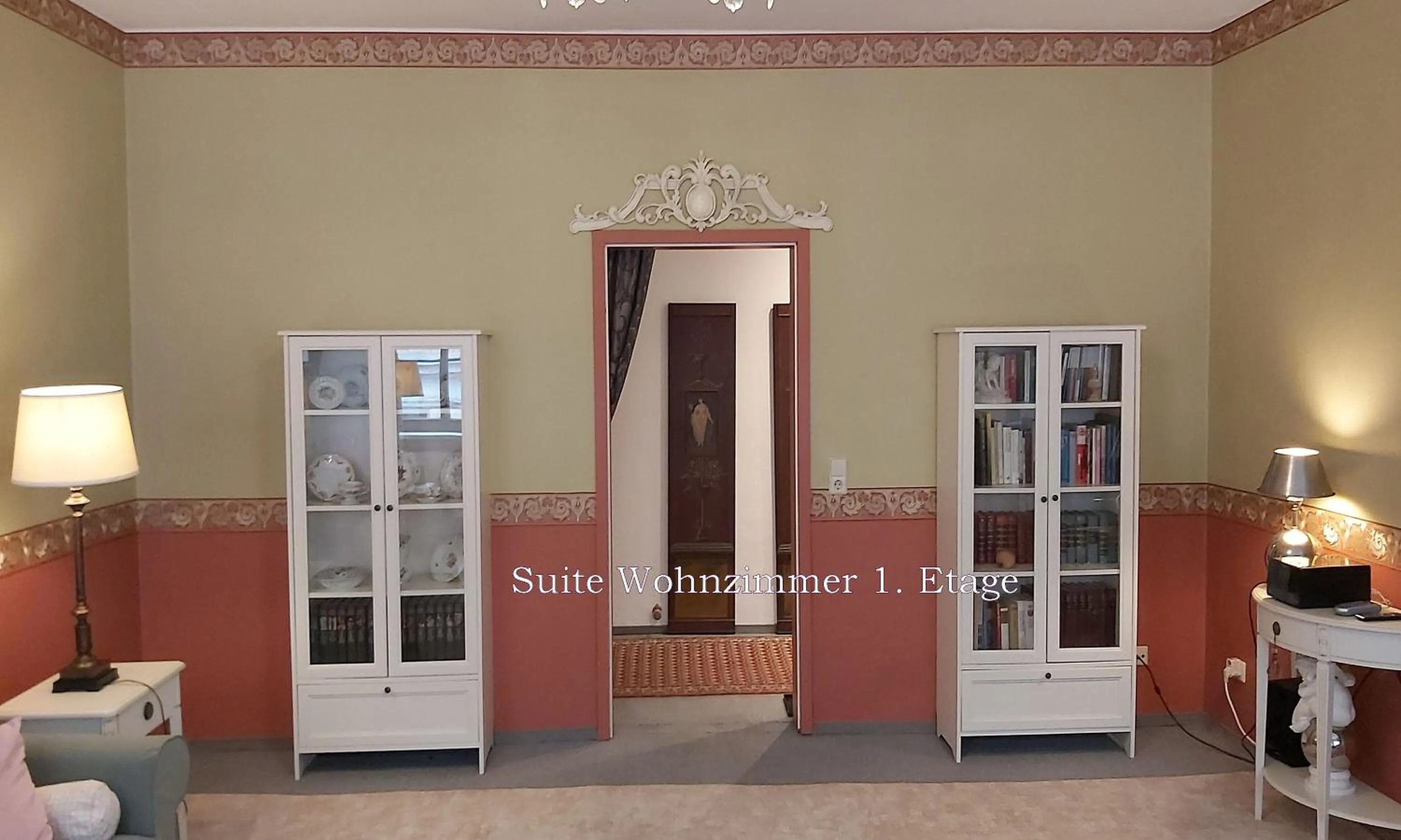 Living room in City-Ferienwohnungen-Dresden - zentral gelegen im Haus Louisenstrasse 11 - Dresden-Neustadt