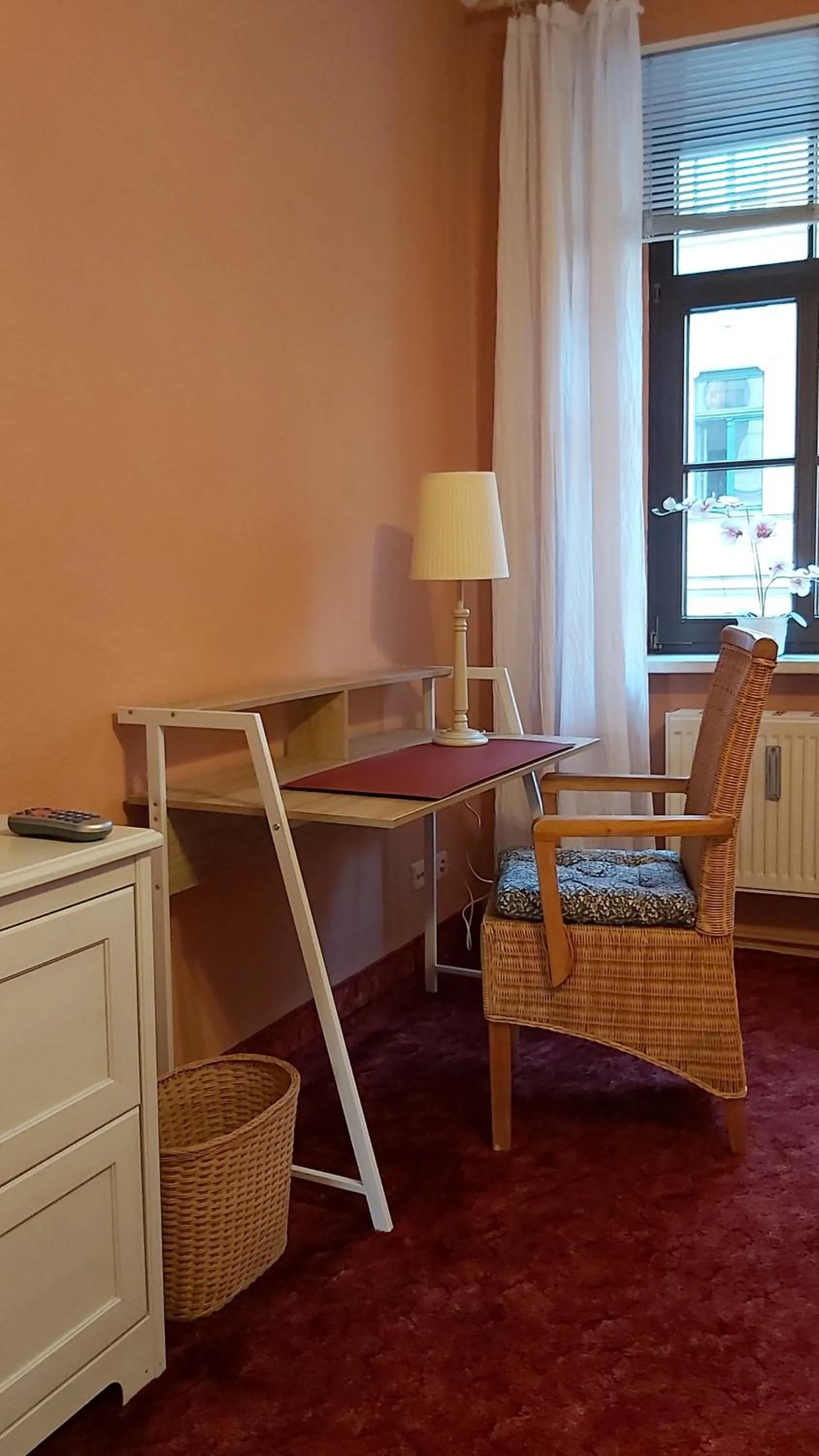 Photo of the whole room in City-Ferienwohnungen-Dresden - zentral gelegen im Haus Louisenstrasse 11 - Dresden-Neustadt