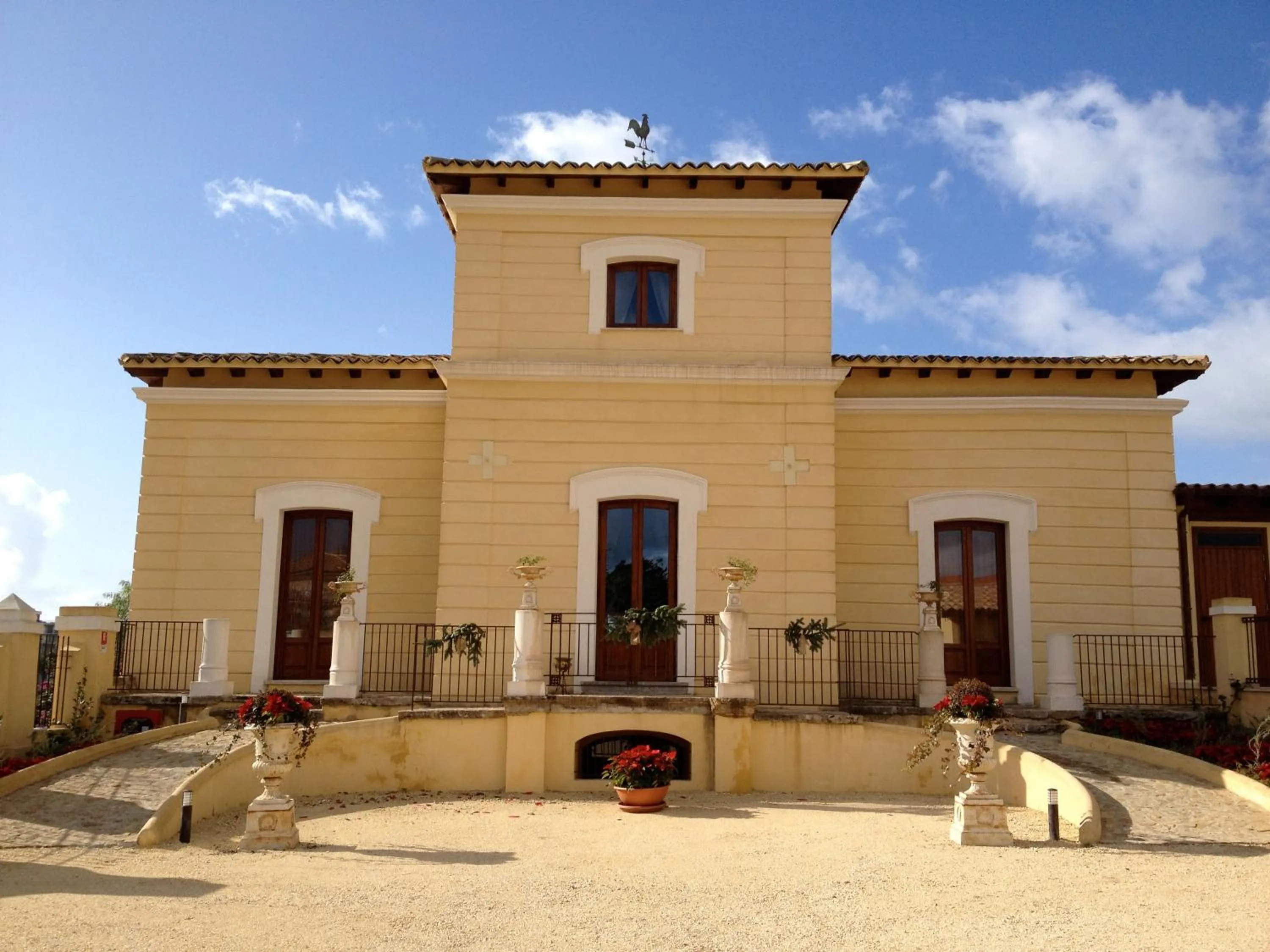 Facade/entrance in Hotel Villa Calandrino