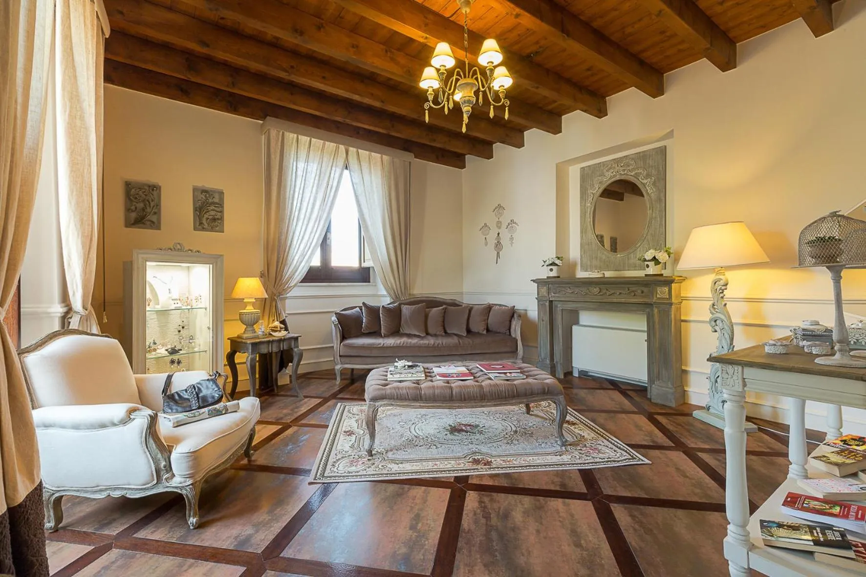 Seating area in Hotel Villa Calandrino