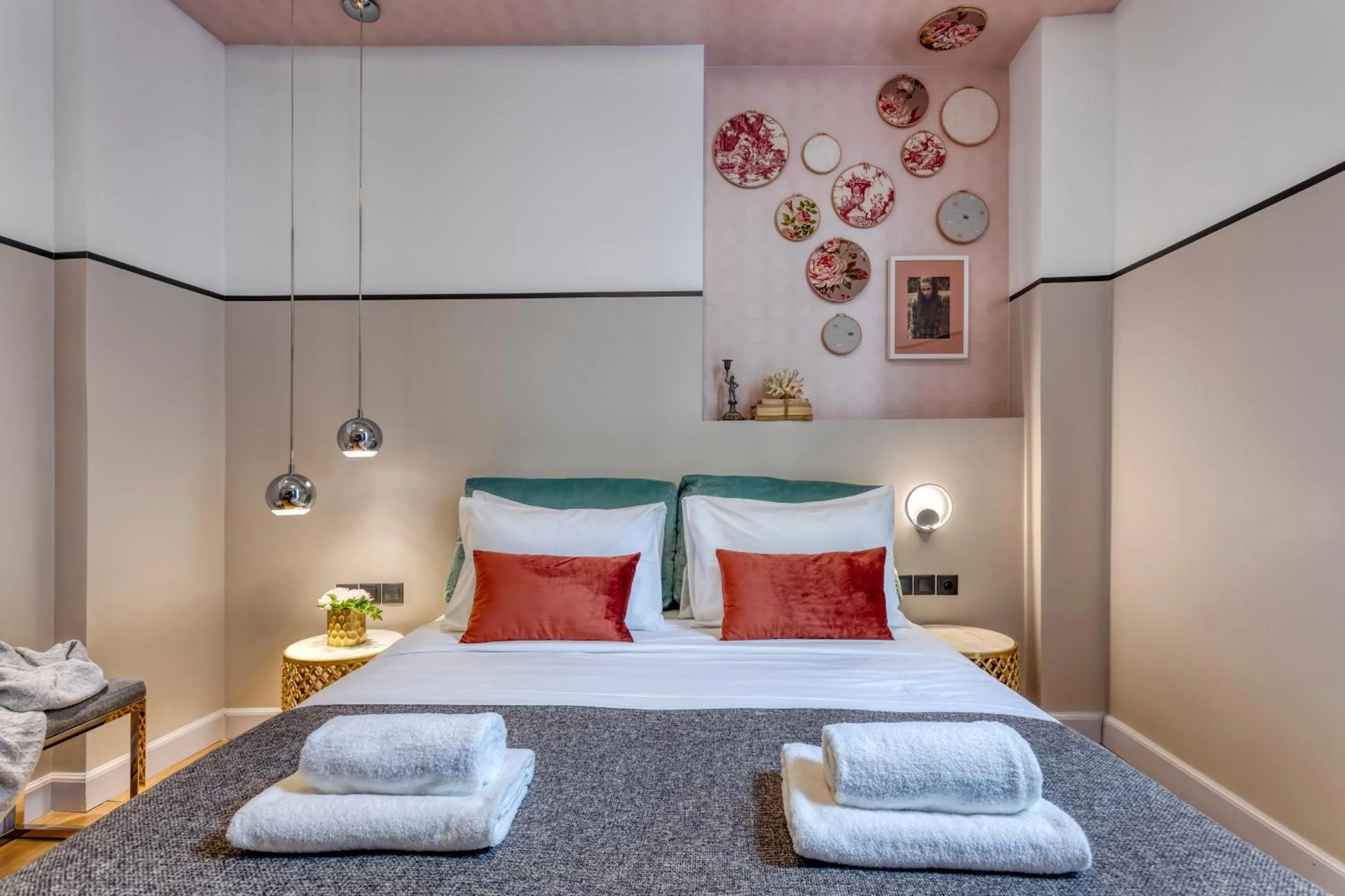 Bed in The Pinnacle Athens