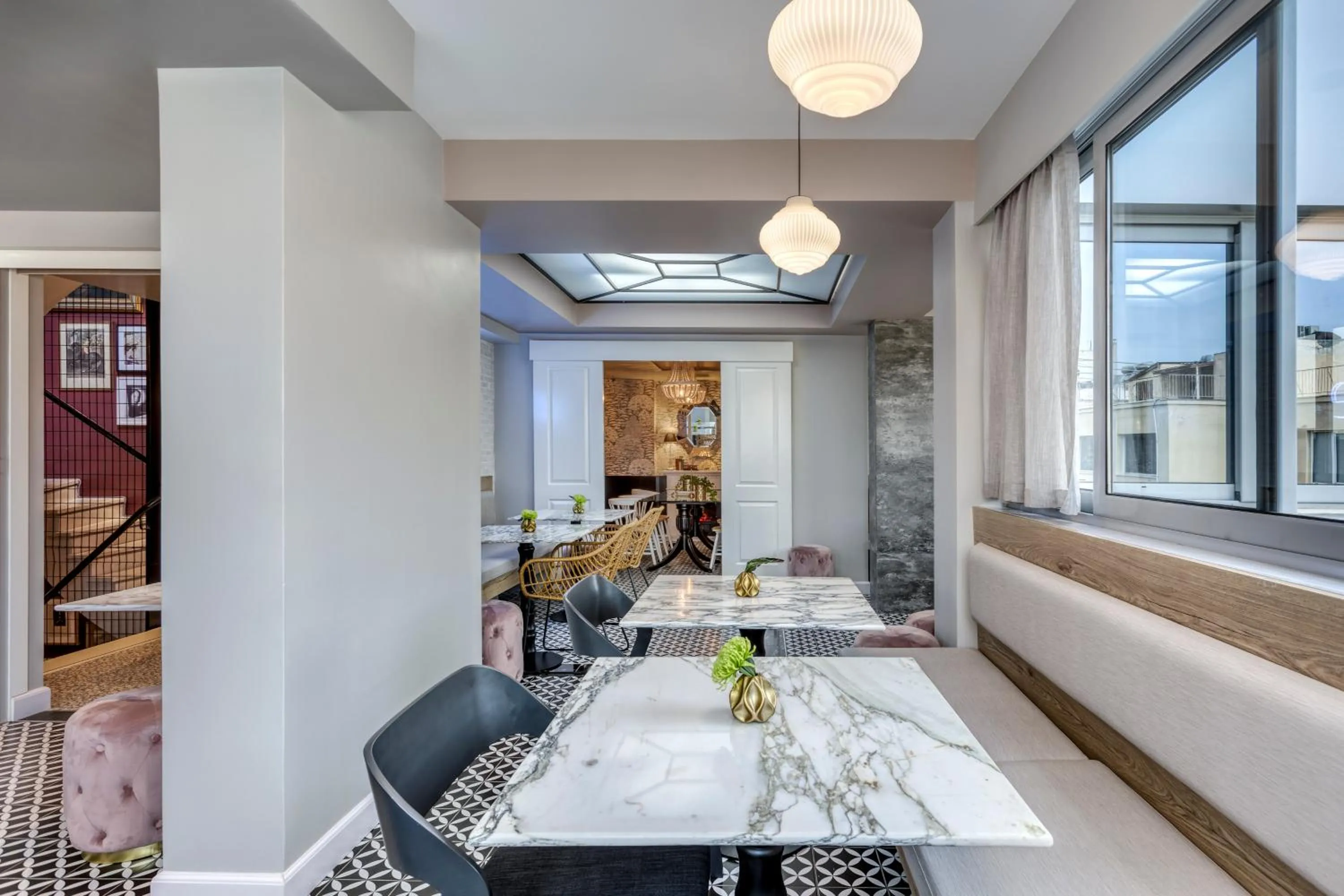 Lounge or bar in The Pinnacle Athens