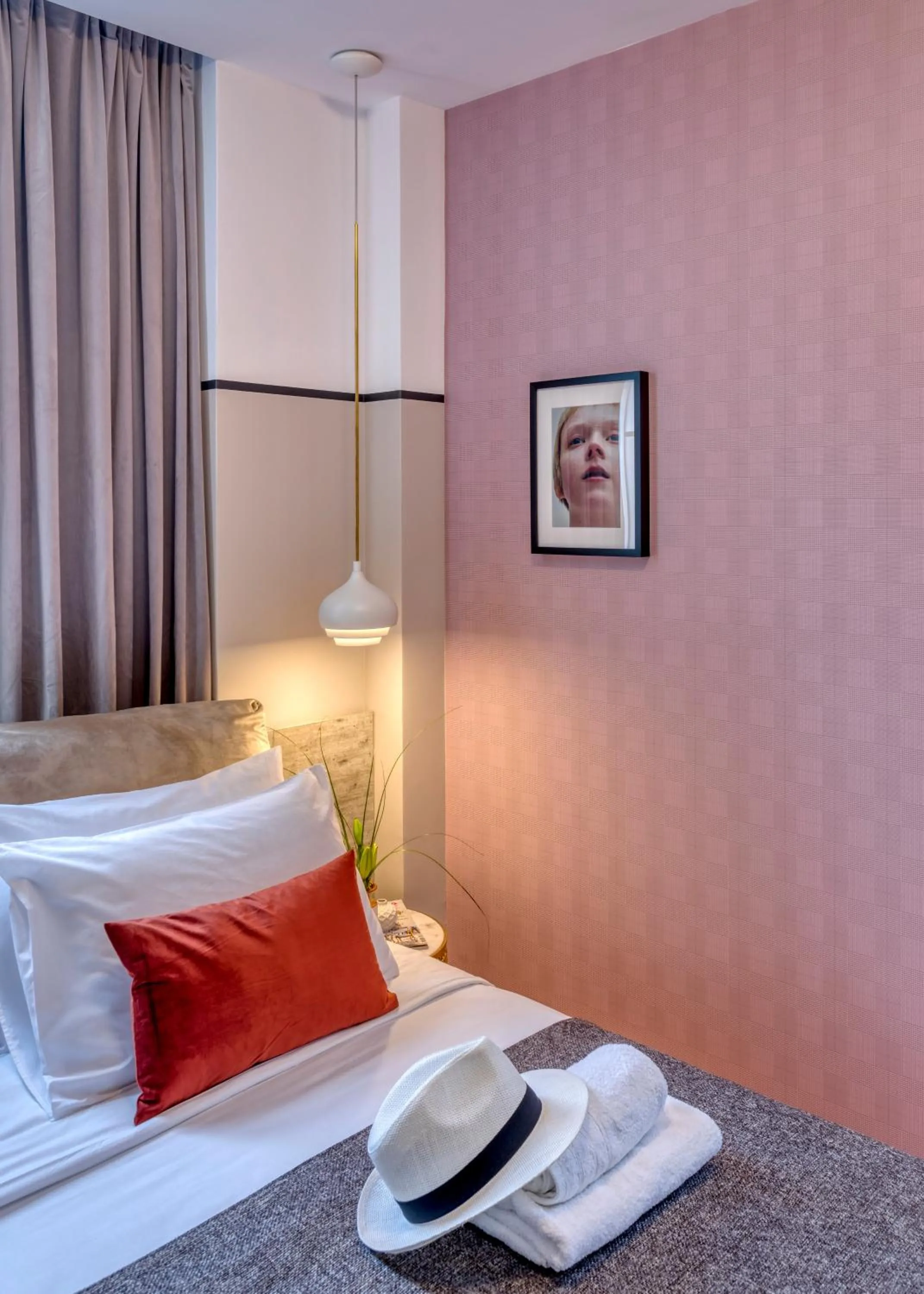 Bedroom, Bed in The Pinnacle Athens