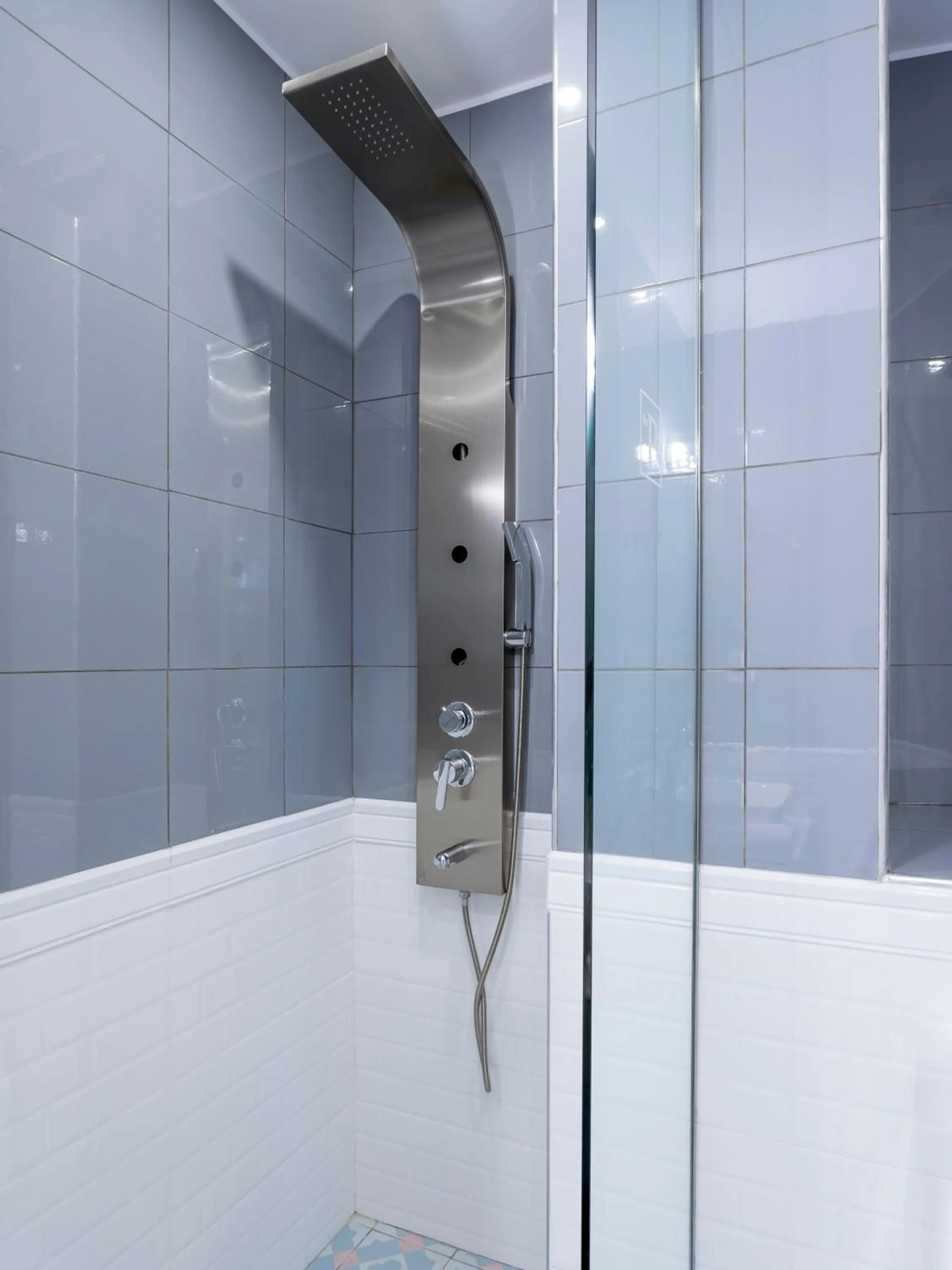 Bathroom in The Pinnacle Athens