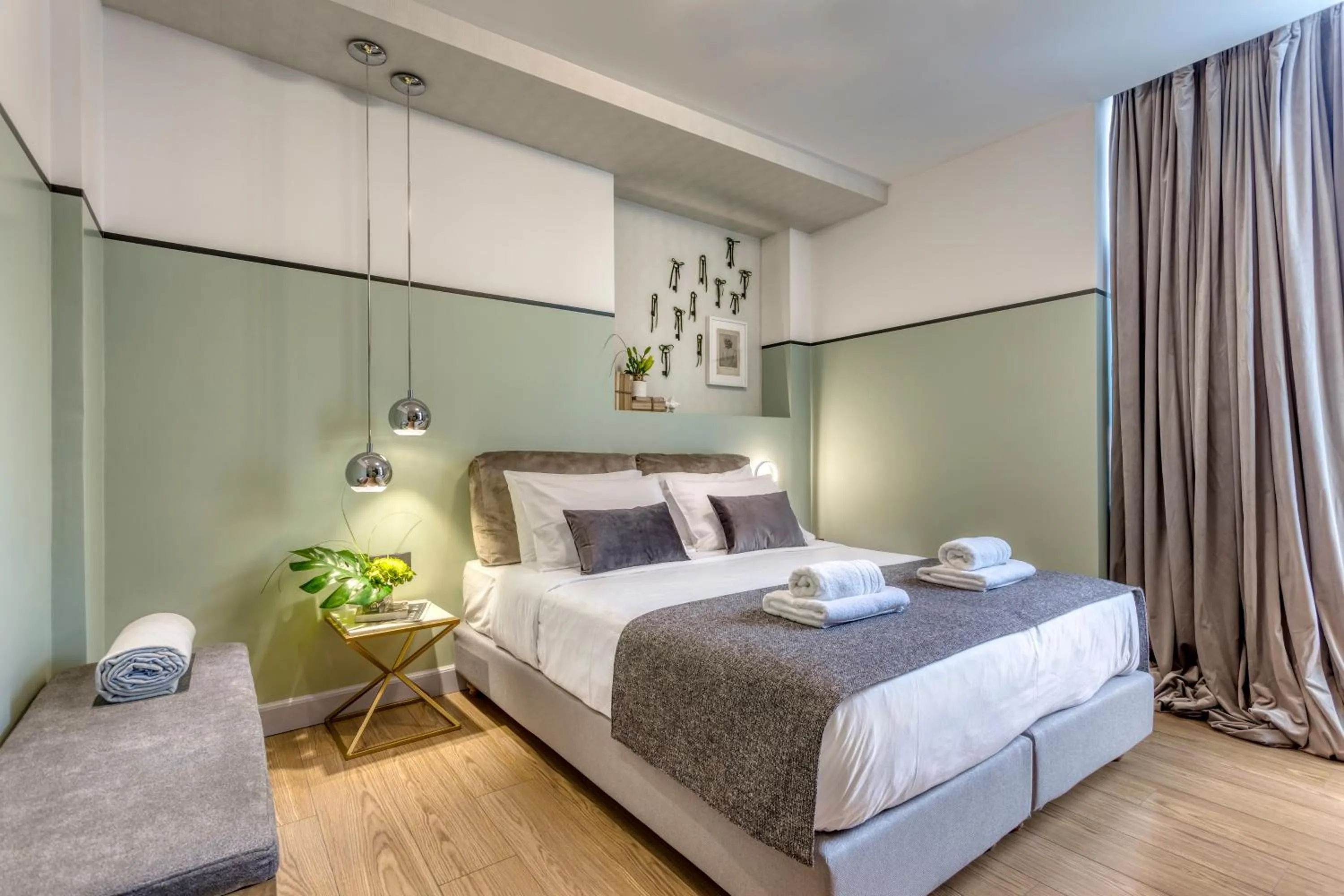 Photo of the whole room, Bed in The Pinnacle Athens