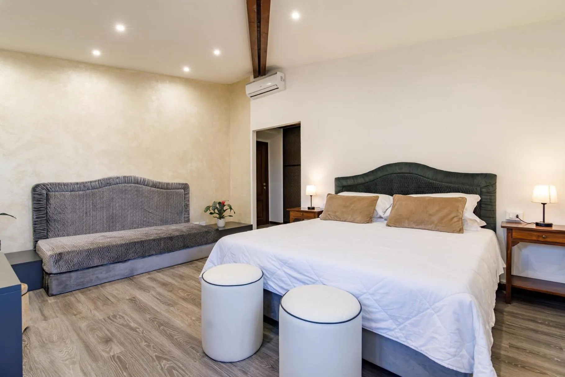 Bed in Agriturismo Villa Godenano - Pool&Restaurant