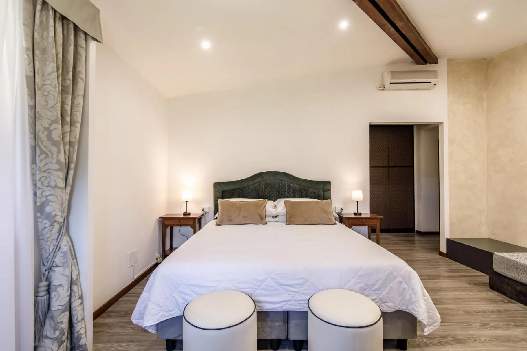 air conditioner, Bed in Agriturismo Villa Godenano - Pool&Restaurant