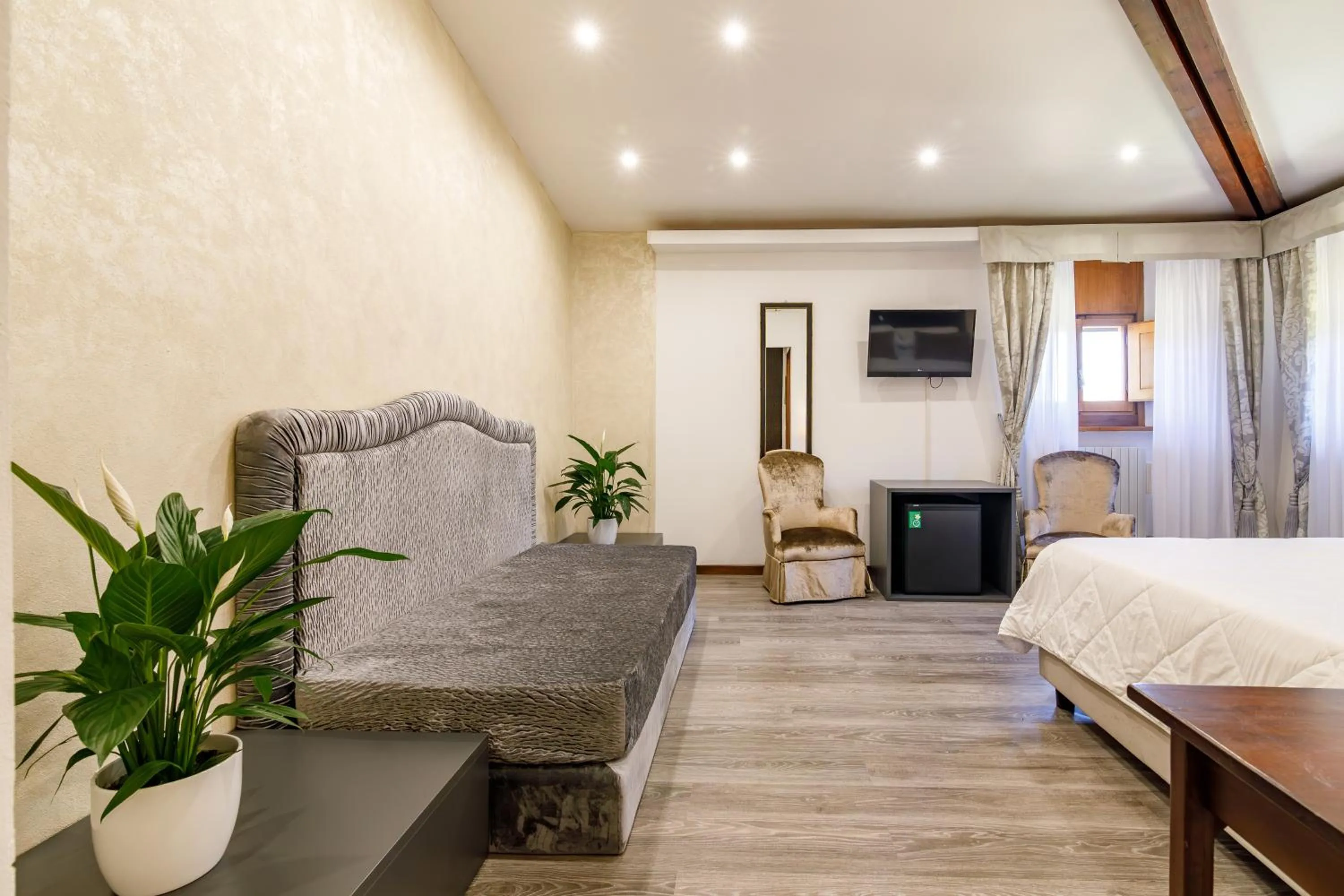 Decorative detail, Bed in Agriturismo Villa Godenano - Pool&Restaurant