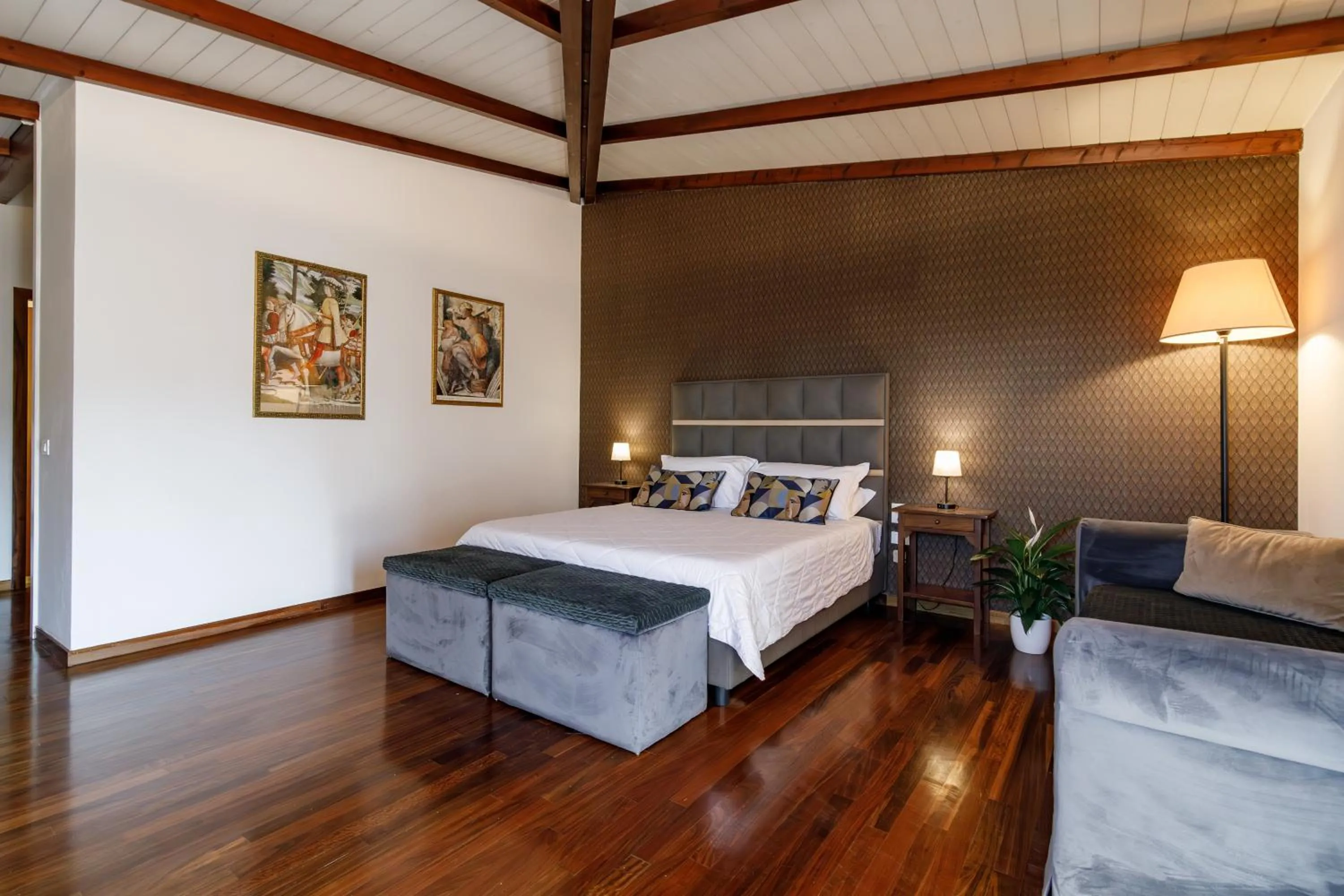 Photo of the whole room, Bed in Agriturismo Villa Godenano - Pool&Restaurant