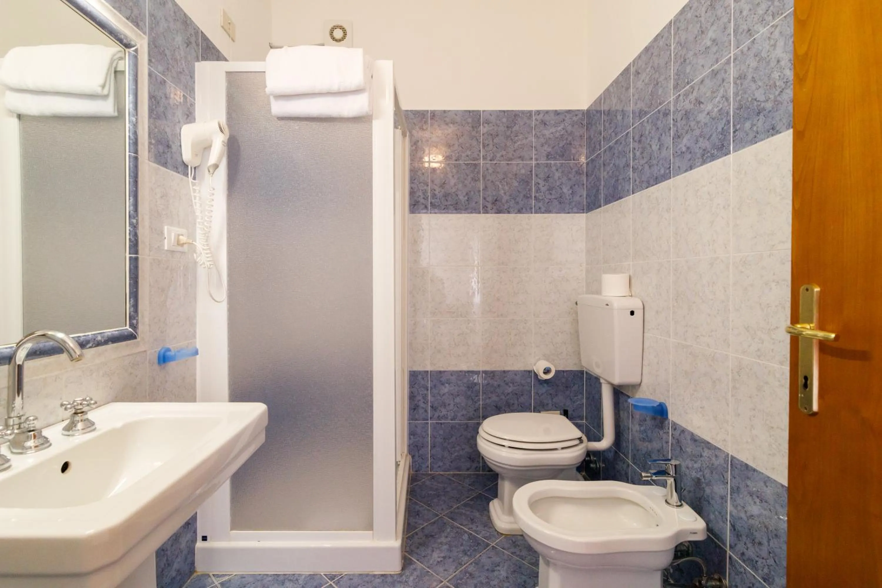 Shower in Agriturismo Villa Godenano - Pool&Restaurant