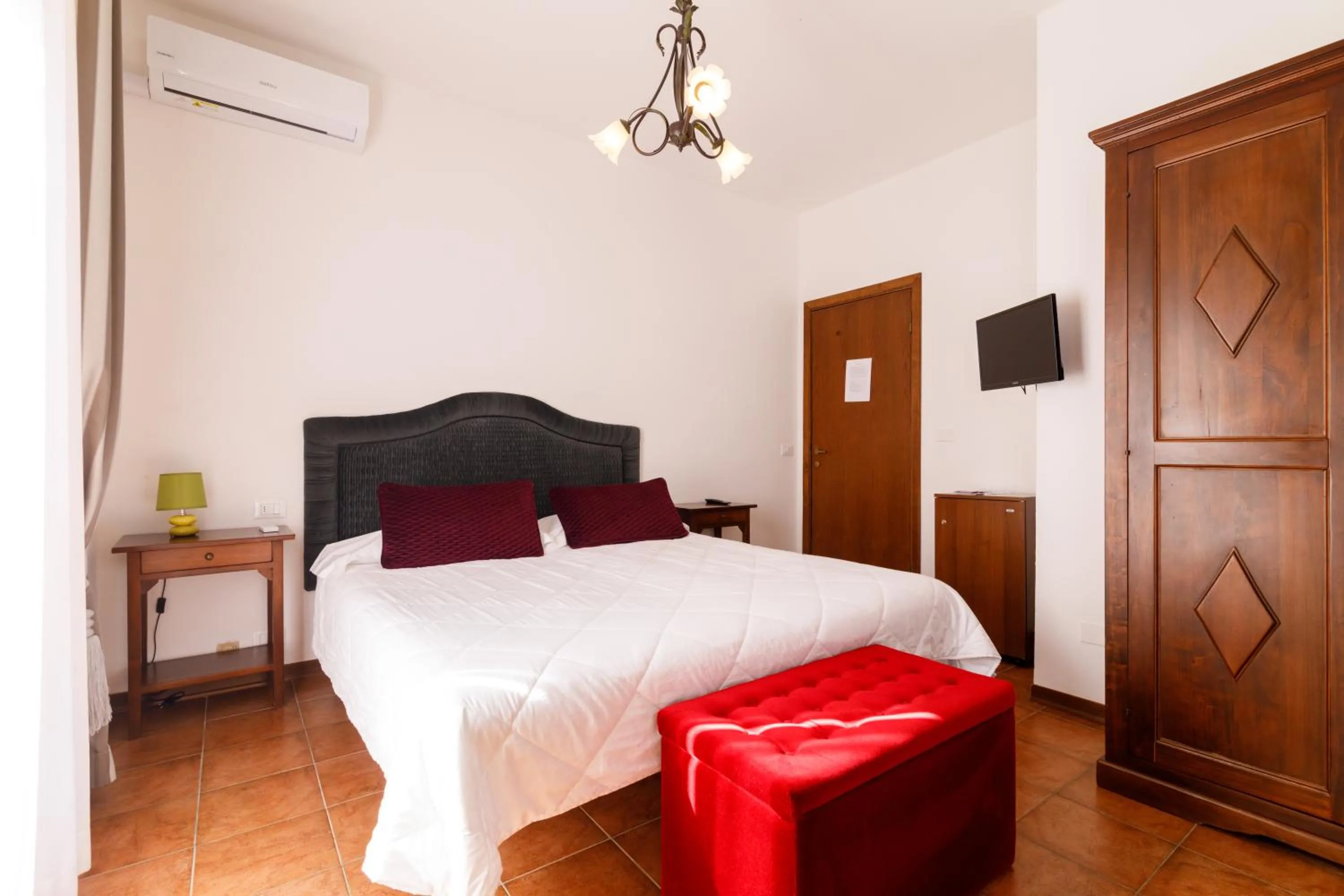 Bed in Agriturismo Villa Godenano - Pool&Restaurant