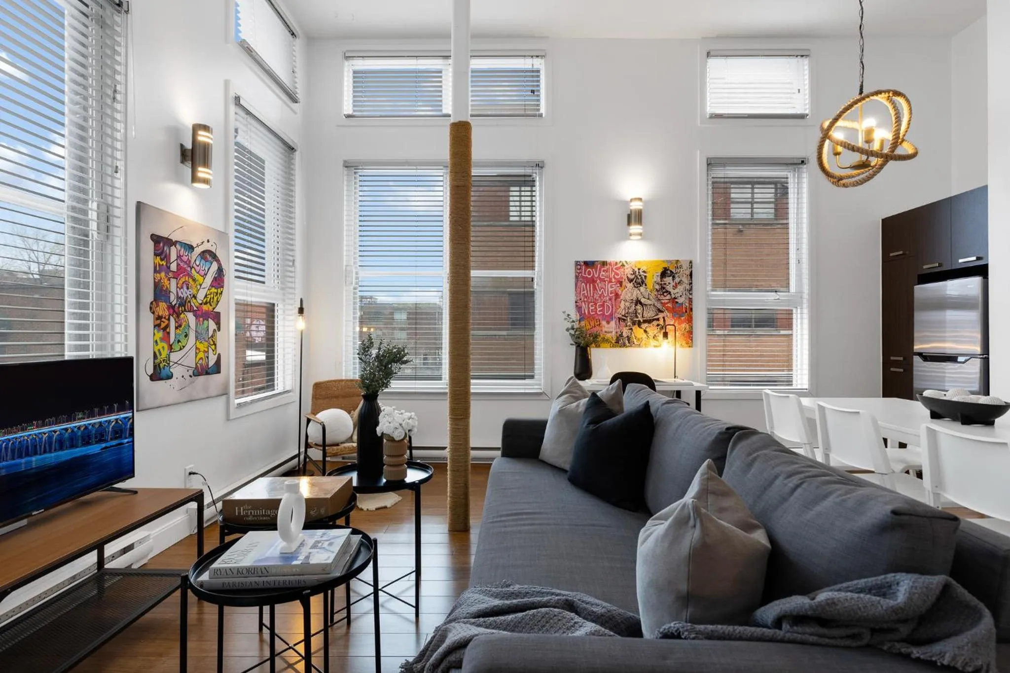 Communal lounge/ TV room in LiV MTL Main