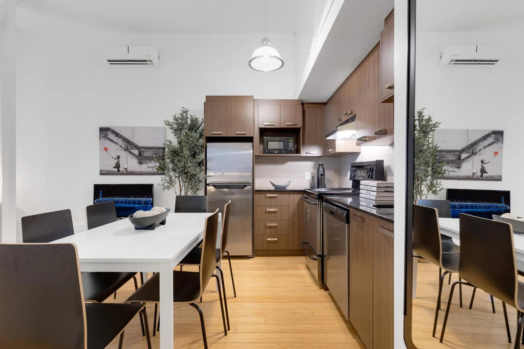 Kitchen or kitchenette in LiV MTL Main