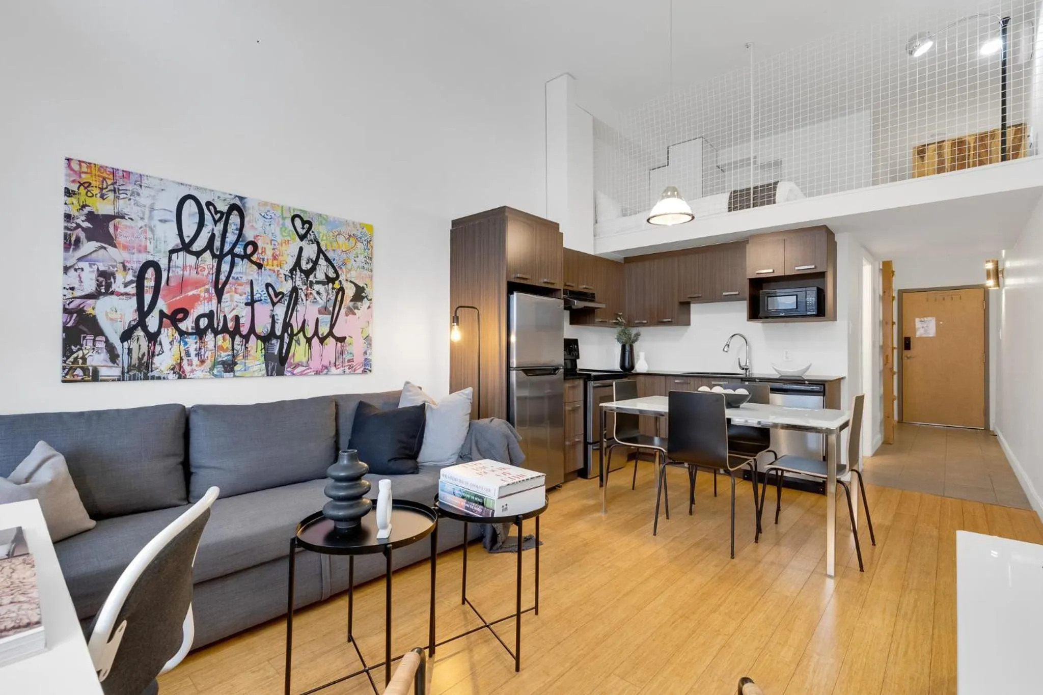 Kitchen or kitchenette in LiV MTL Main