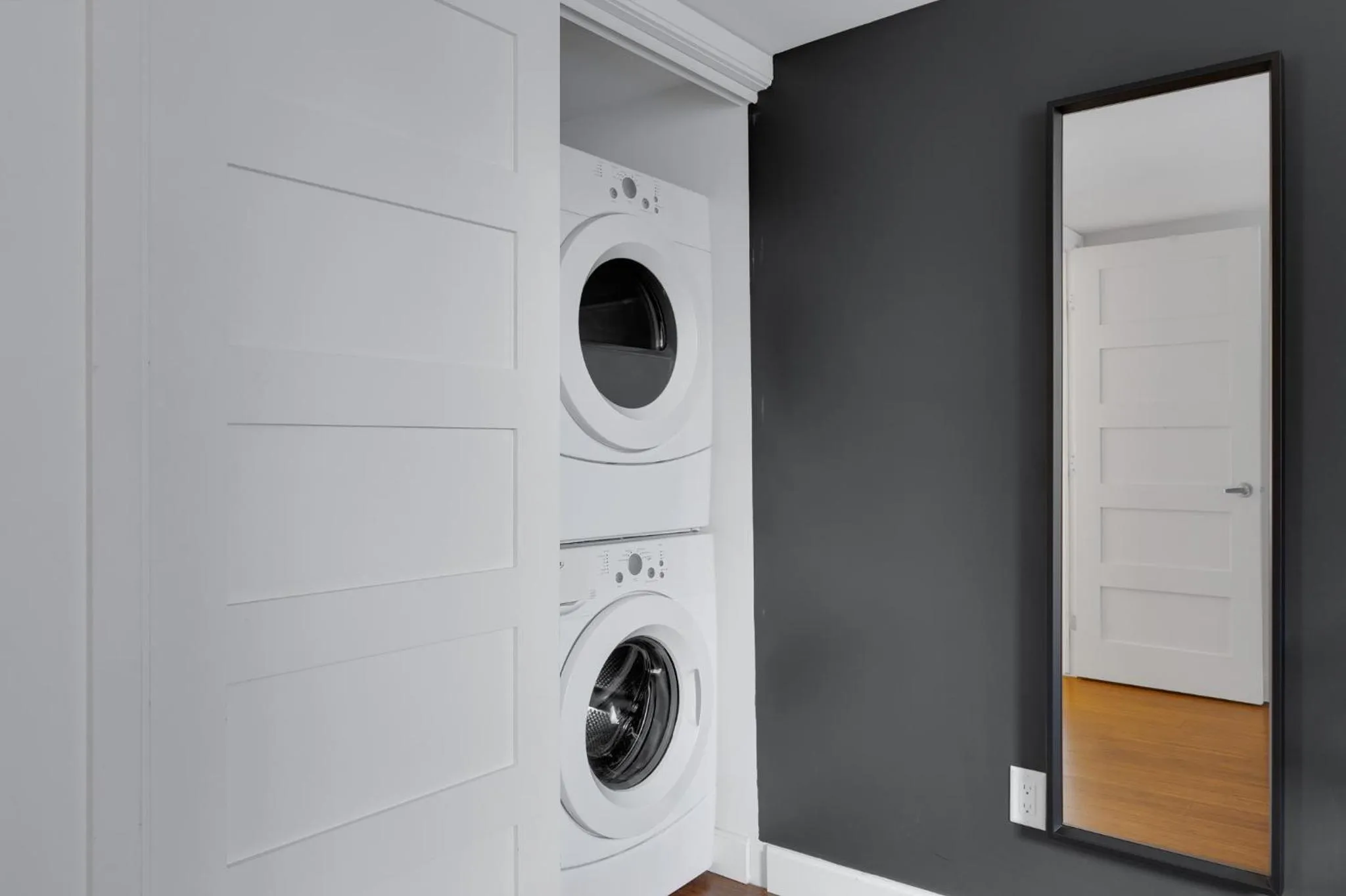 wardrobe in LiV MTL Main